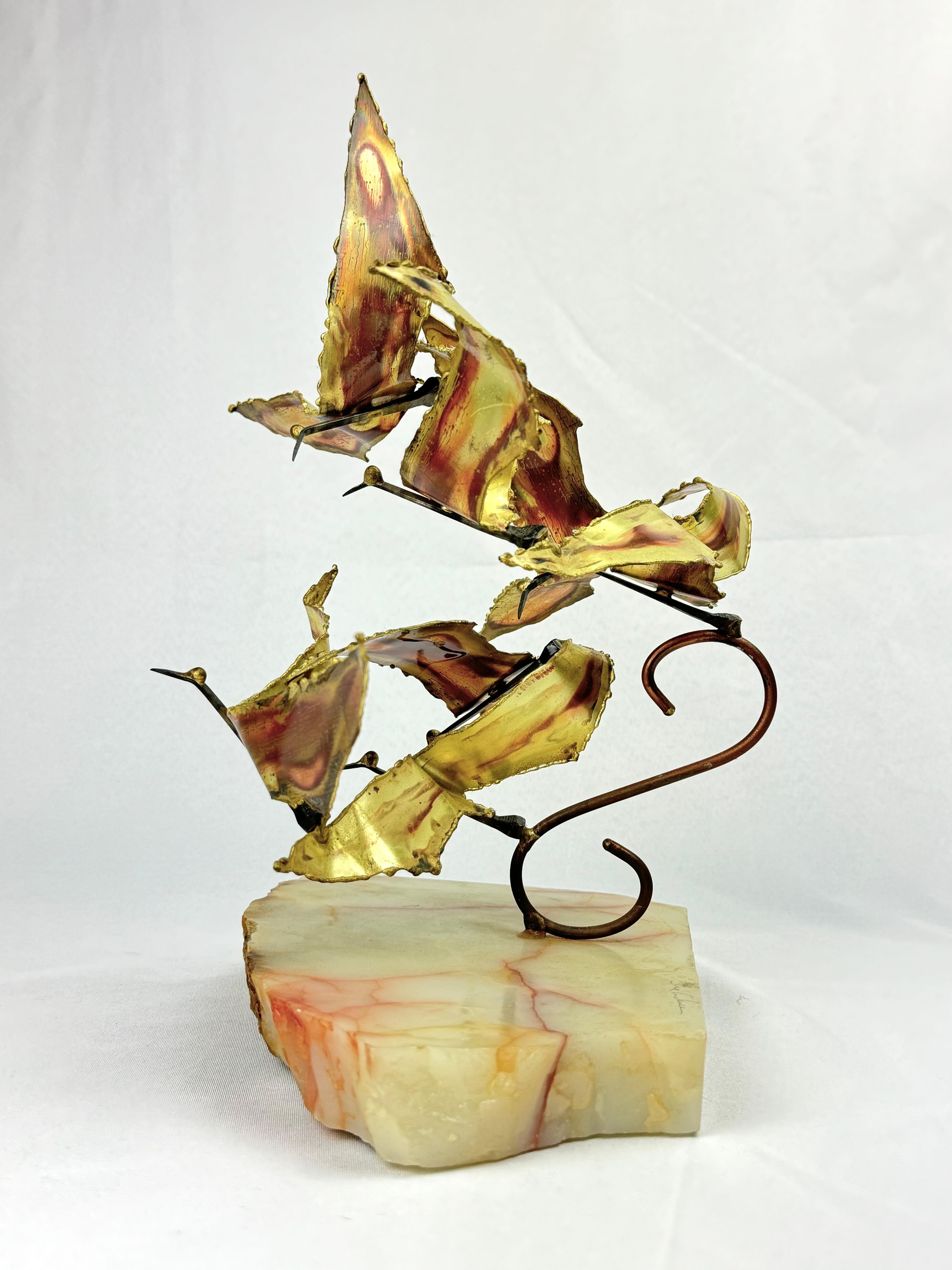 Signed Mid Century Modern Seagull Sculpture In Good Condition For Sale In Redding, CT