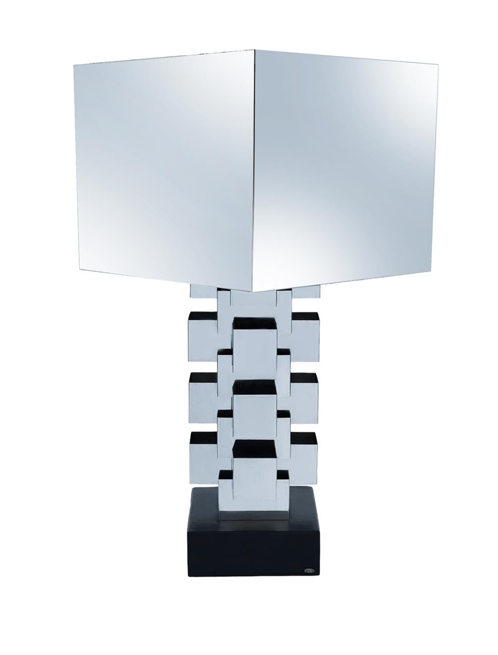 Signierte Mid Century Modern Skyscraper Tischlampe von Curtis Jere in Mirror Chrome im Angebot 1