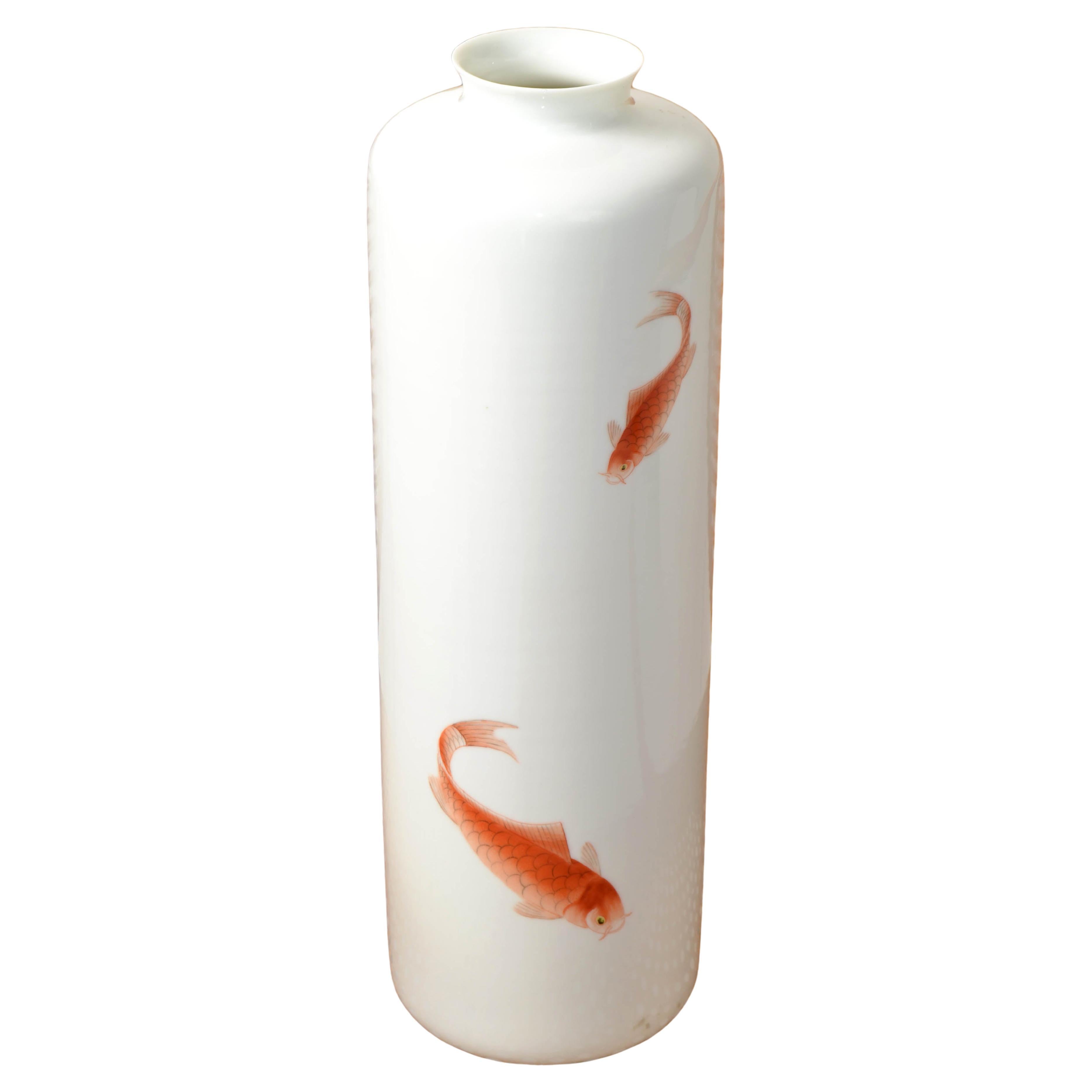 Jarrón de porcelana con decoración dorada de pez koi, rojo hierro, firmado MK BO JIA Japón Meiji en venta