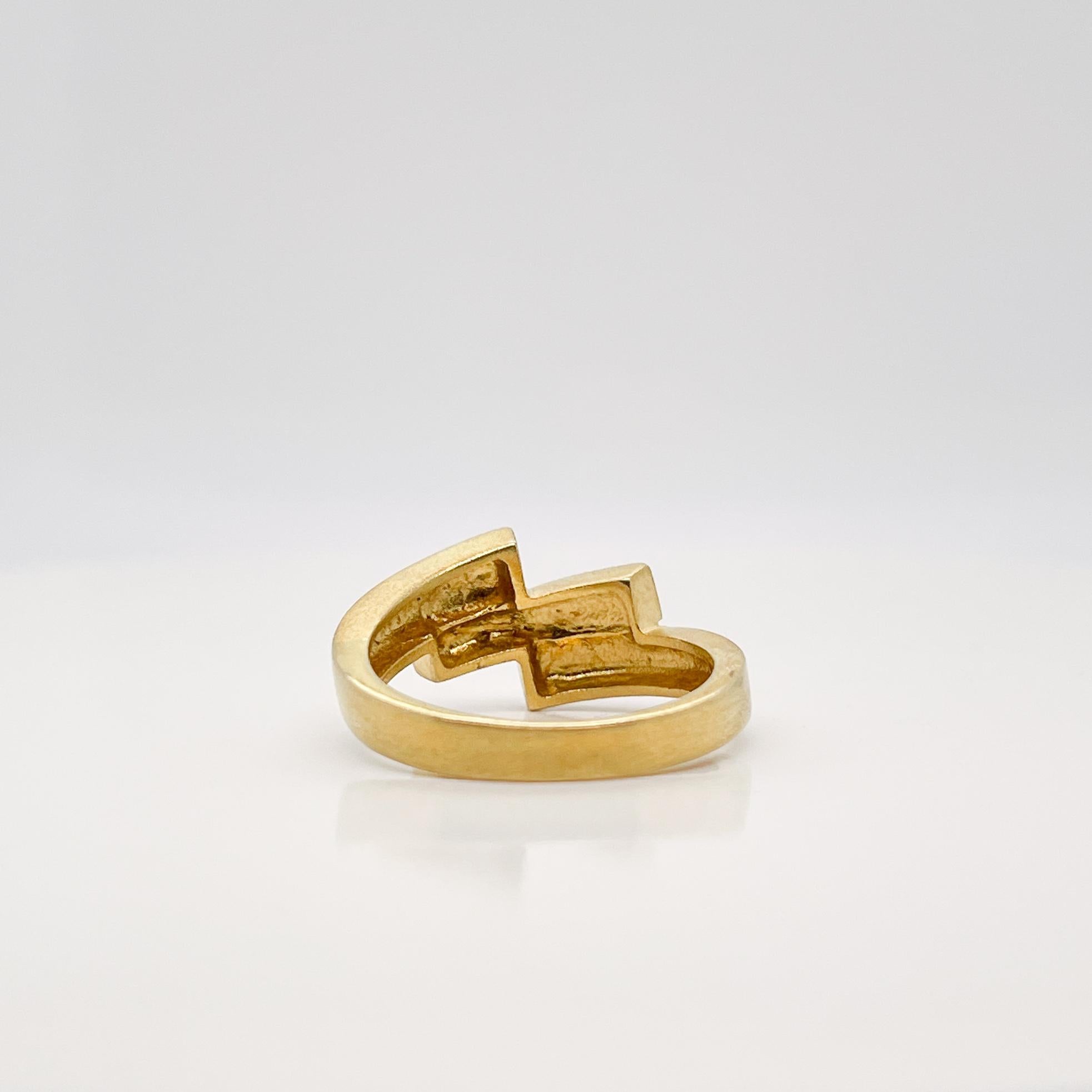 Signed Modernist 18 Karat Gold Ring In Good Condition In Philadelphia, PA