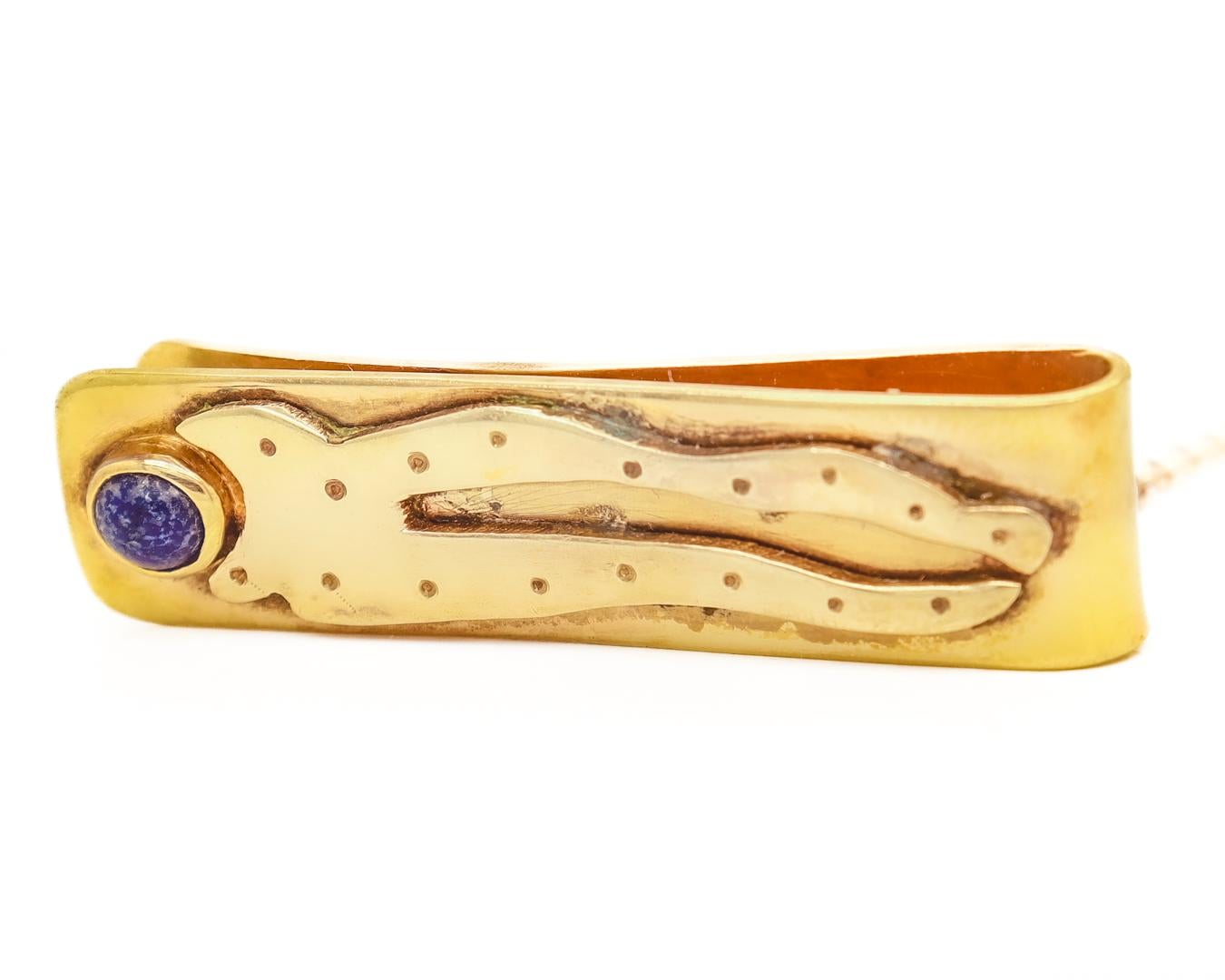 Pasador de corbata/clip monedero firmados por el modernista Sam Kramer en oro amarillo de 14k y cabujón de lapislázuli Cabujón en venta