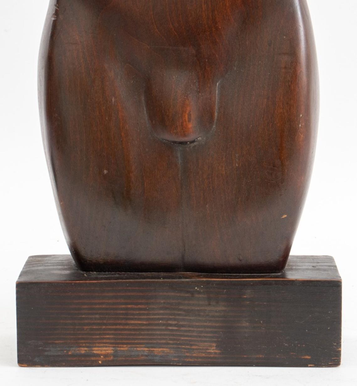 Sculpté à la main Sculpture moderniste signée d'un homme nu en vente