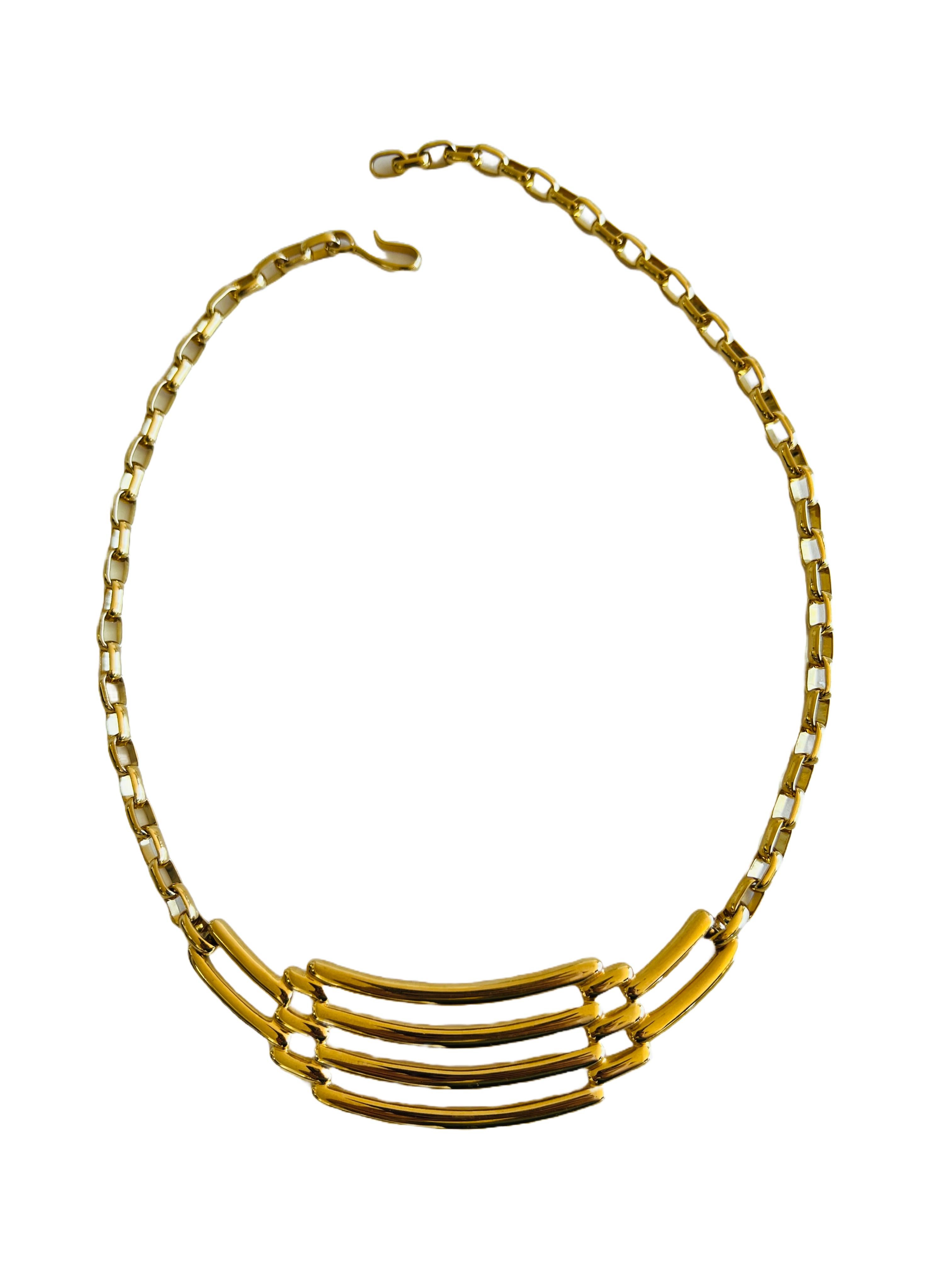 Firma Monet Declaración Moderno Oro Cable Cadena Gargantilla Collar Ajustable en Bueno estado para la venta en Sausalito, CA