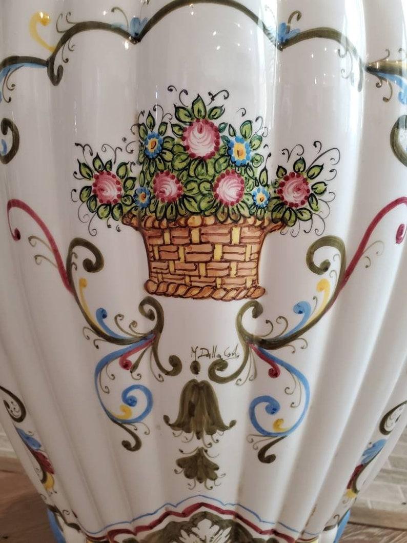 Porcelaine Monumental vase d'urne en porcelaine italienne Fiori signé en vente