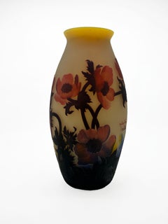 Signed Muller Frères Lunéville French Cameo Glass Floral Vase, circa 1920s Featu