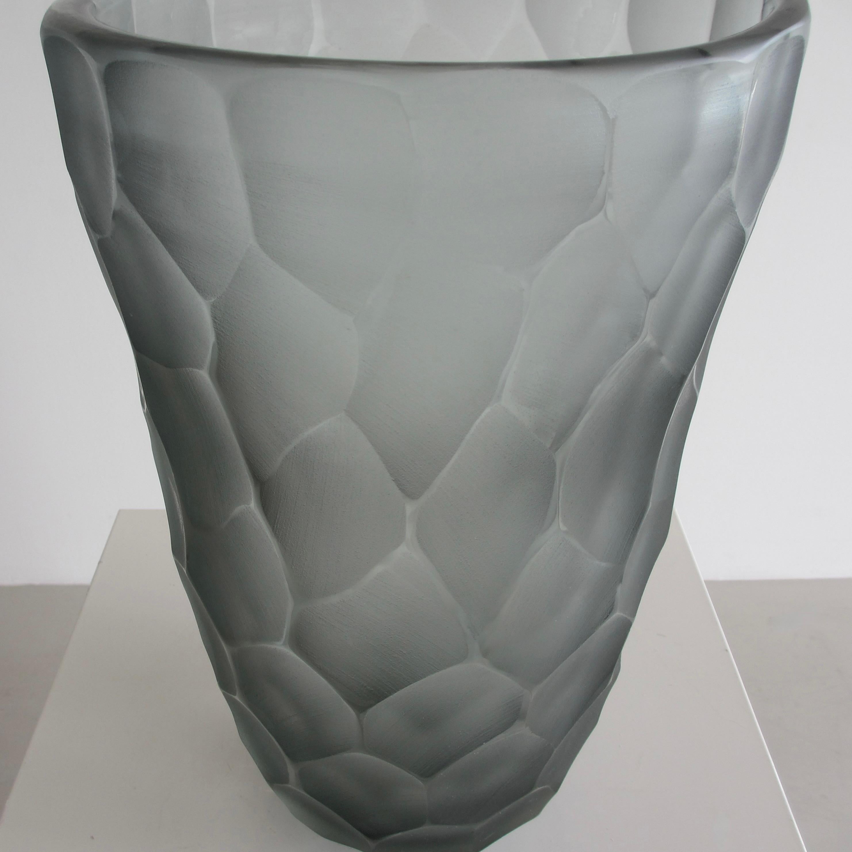 Moderno Vaso in vetro firmato Greene & Greene, Italia (grigio/verde) in vendita