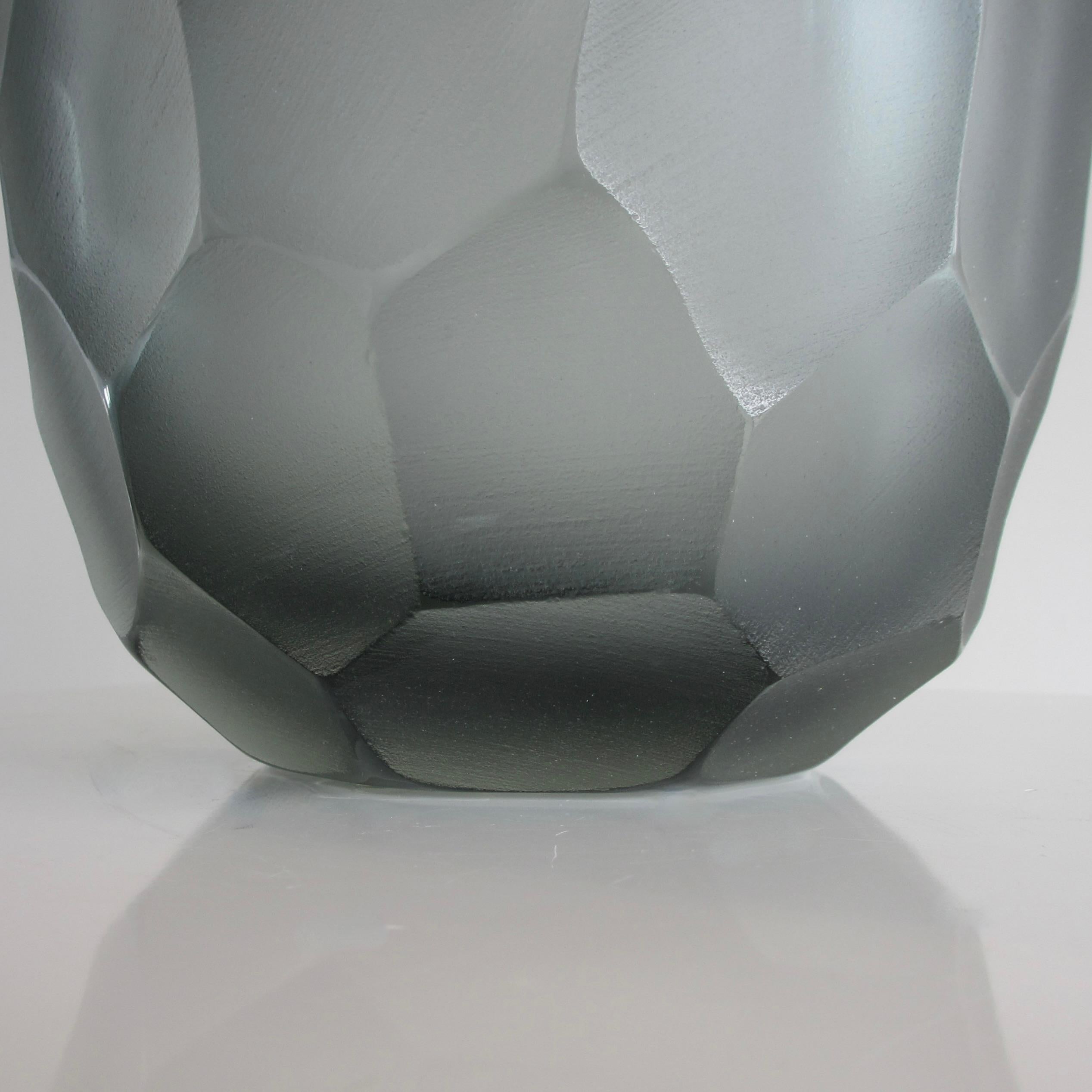 Italiano Vaso in vetro firmato Greene & Greene, Italia (grigio/verde) in vendita