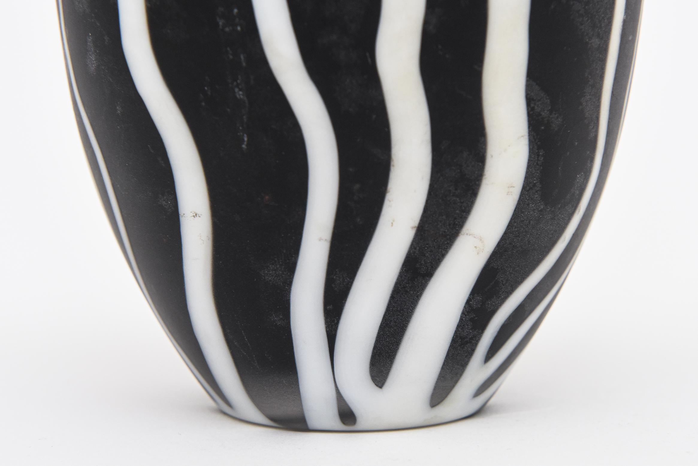 Signed Murano Salviati Optical Black and White Matt Glass Object Sculpture  For Sale 1