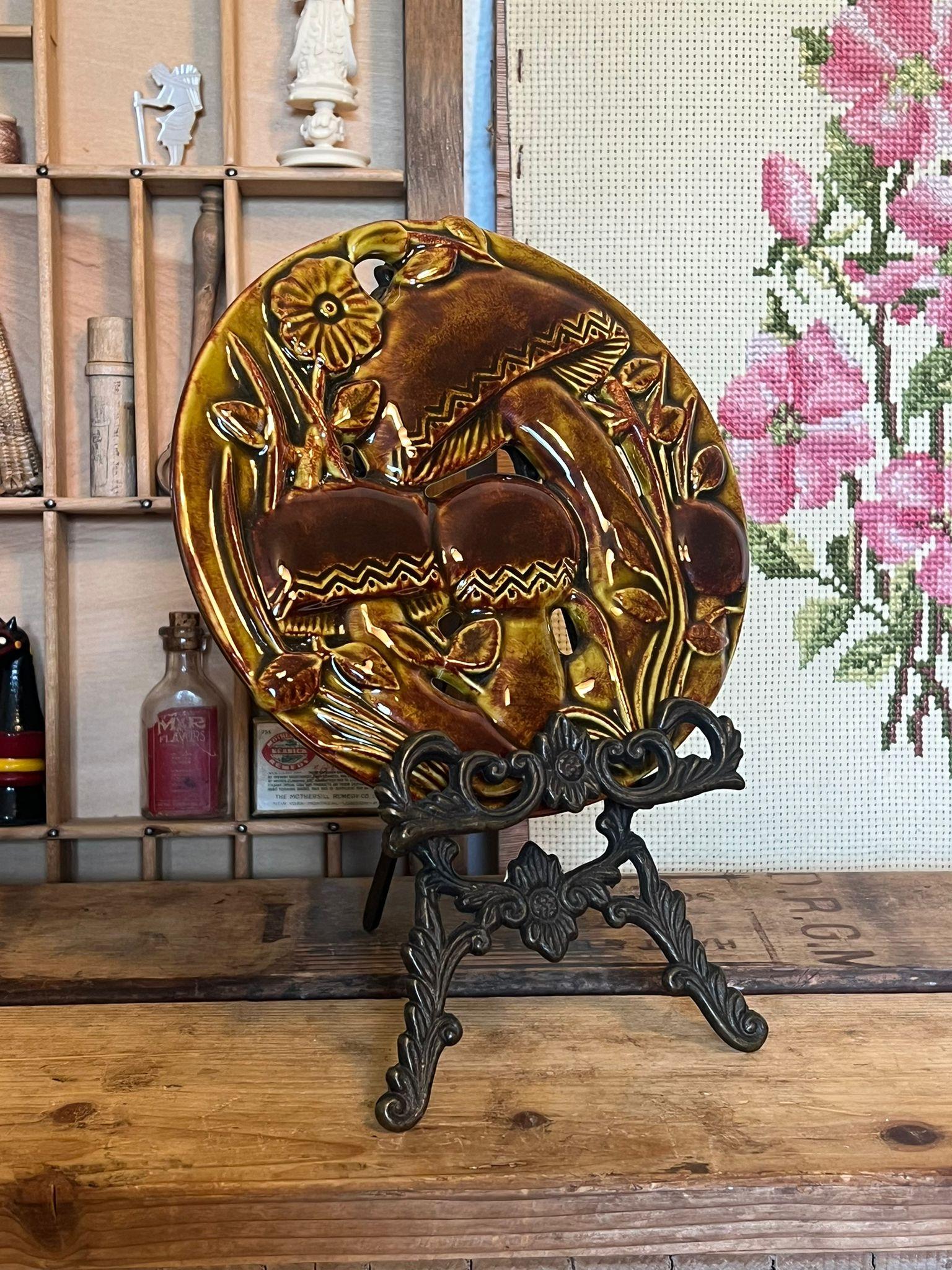 Believed to be a rare antique rockingham glaze. Signed. Vintage condition as pictured. Listing is for described item only. Box H6

Dimensions: 6.5