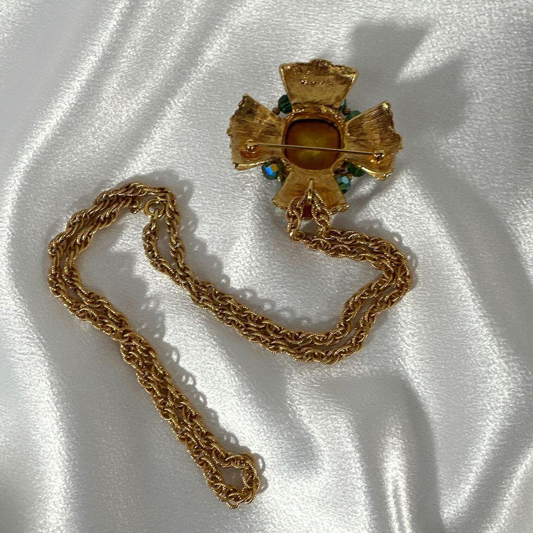 Signed Napier Antique Gold Tone Pendant/Brooch Necklace In Excellent Condition For Sale In Jacksonville, FL