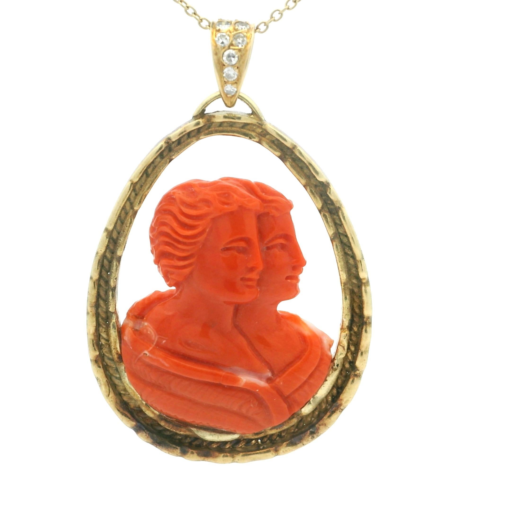 Ciondolo con cammeo a doppia figura in corallo sardo in oro 18 carati, firmato Natan. in vendita 5