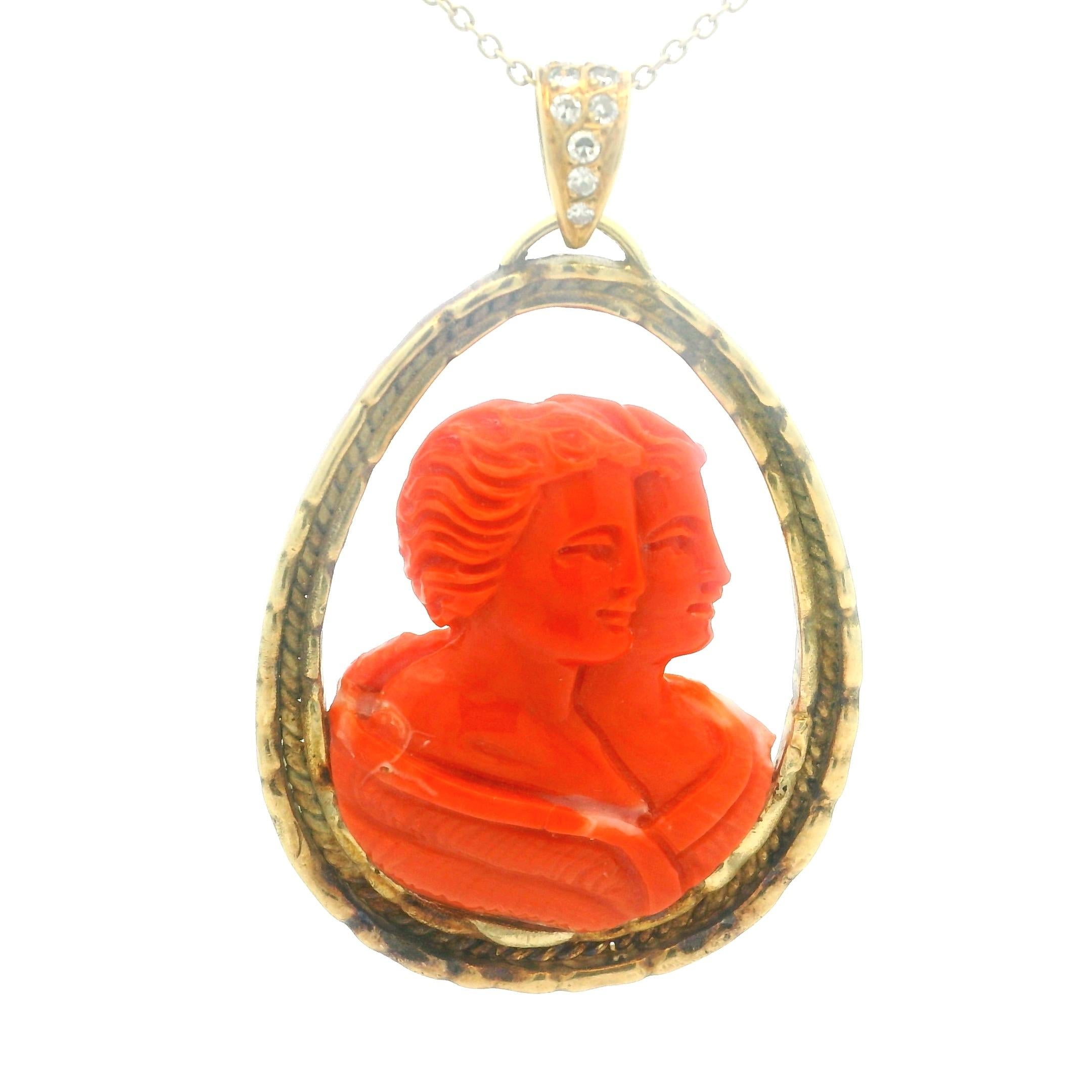 Ciondolo con cammeo a doppia figura in corallo sardo in oro 18 carati, firmato Natan. in vendita 6