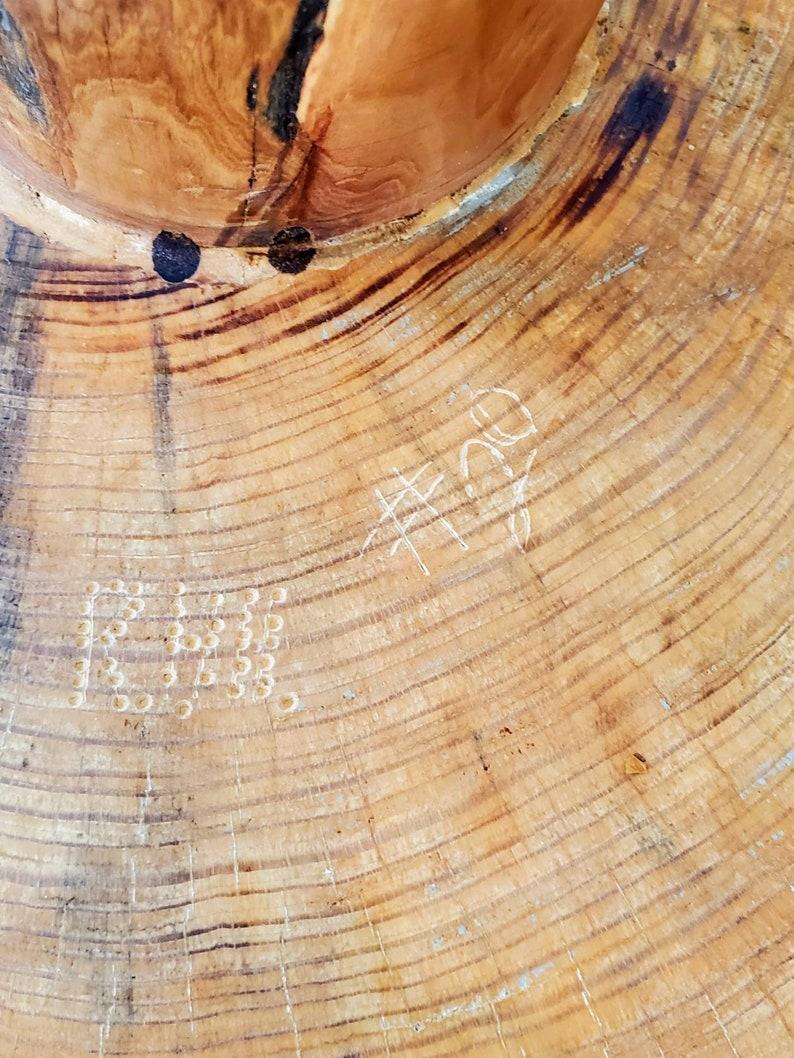 Artist Signed American Natural Live Edge Wood Slab End Table on Rootwood Base In Good Condition For Sale In Forney, TX