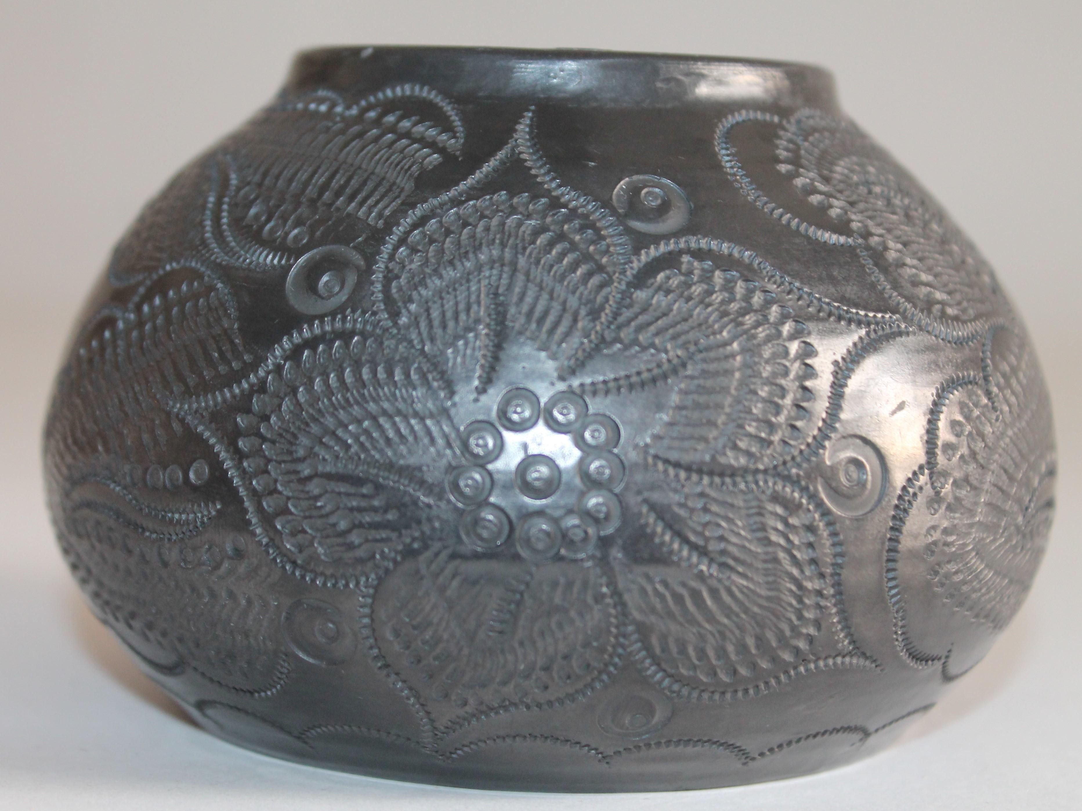 Folk Art Signed Navajo Indian Pottery Bowl