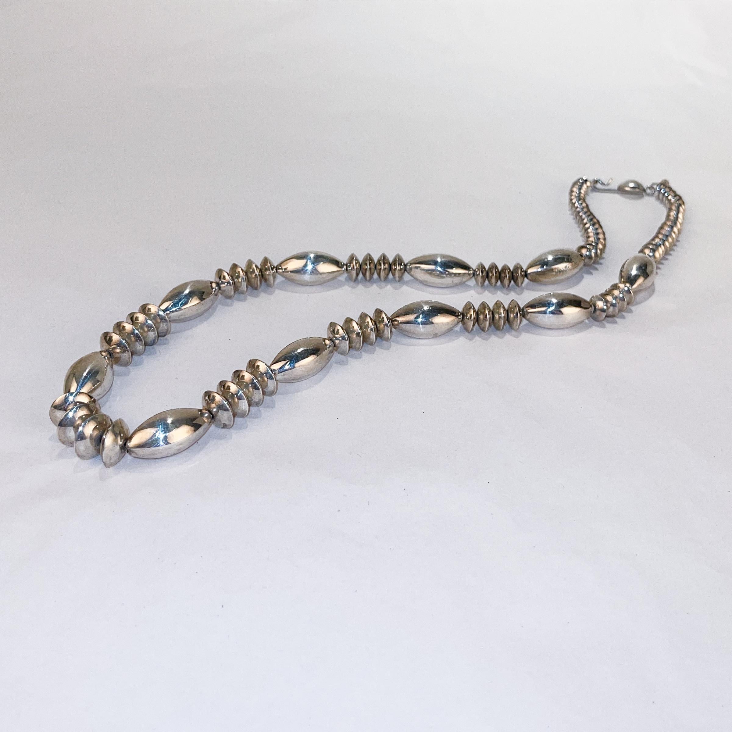Signierte Navajo Sterlingsilber Untertasse Perlenkette von Artie Yellowstone 1