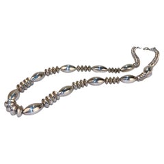Collana di perle a piattino in argento sterling Navajo firmata da Artie Yellowhorse