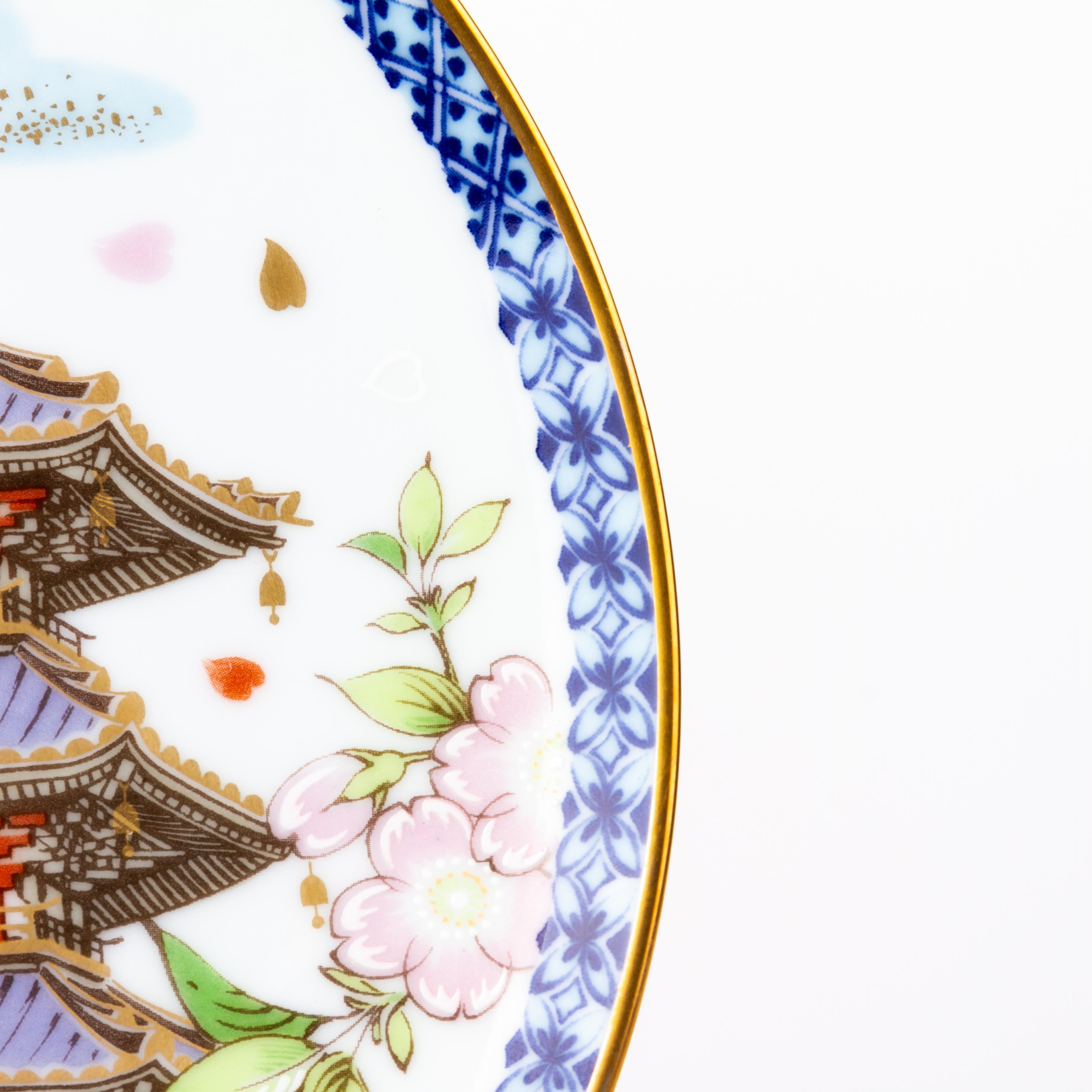 Signed Noritake Japanese Porcelain Spring Pagoda Plate  In Good Condition For Sale In Nottingham, GB