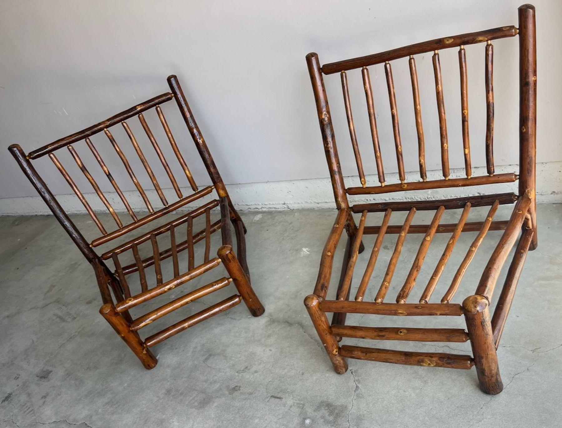 Signierte Old Hickory Lamm-/Beach-Stühle – Paar (amerikanisch) im Angebot