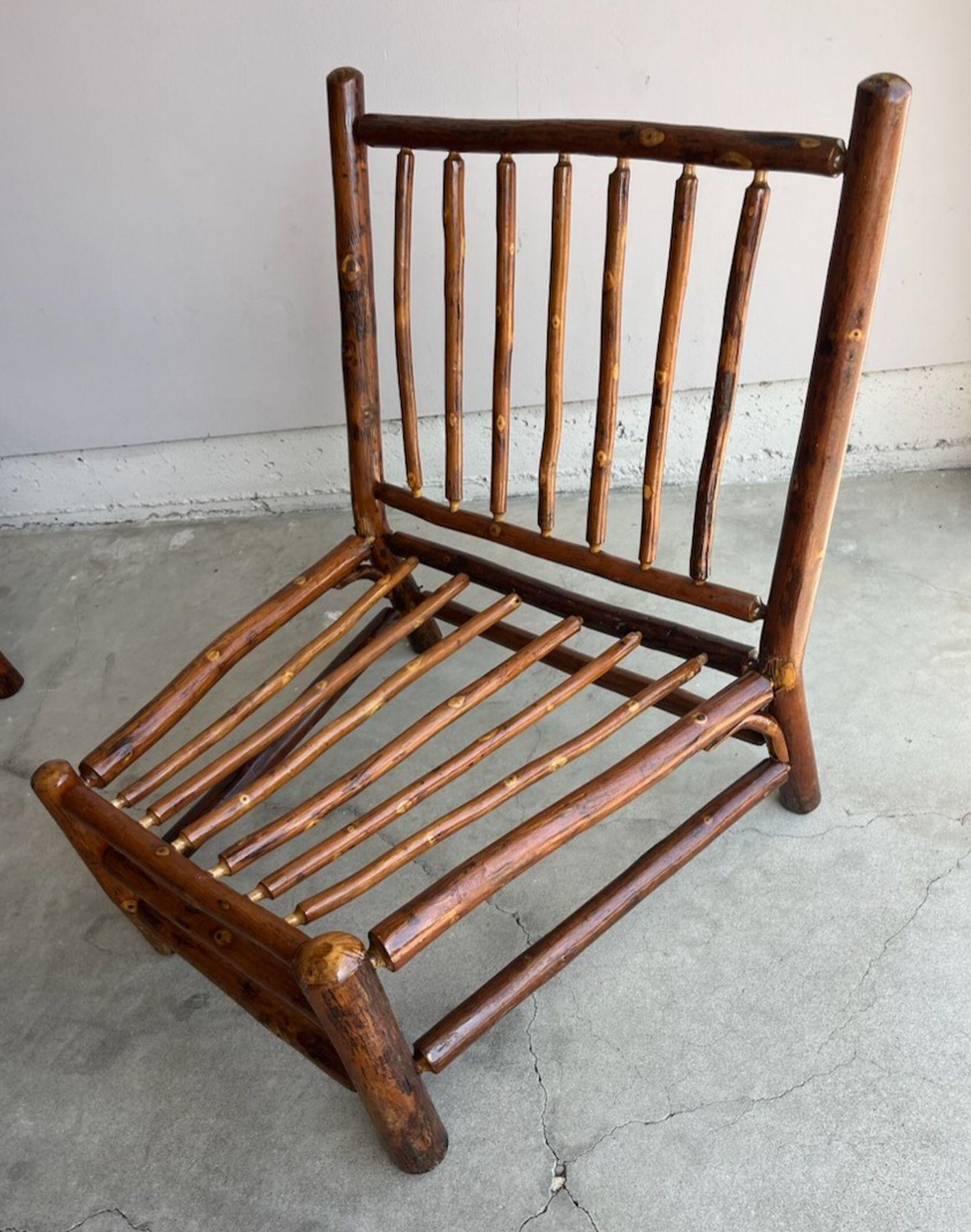 Signierte Old Hickory Lamm-/Beach-Stühle – Paar im Zustand „Gut“ im Angebot in Los Angeles, CA
