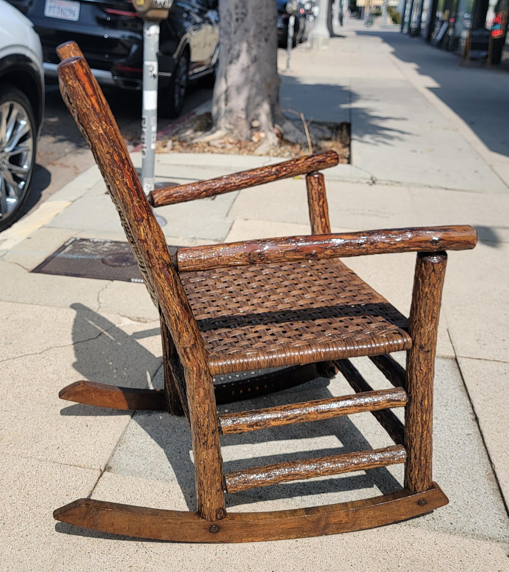 Signed Old Hickory Rocking Chair Estadounidense en venta