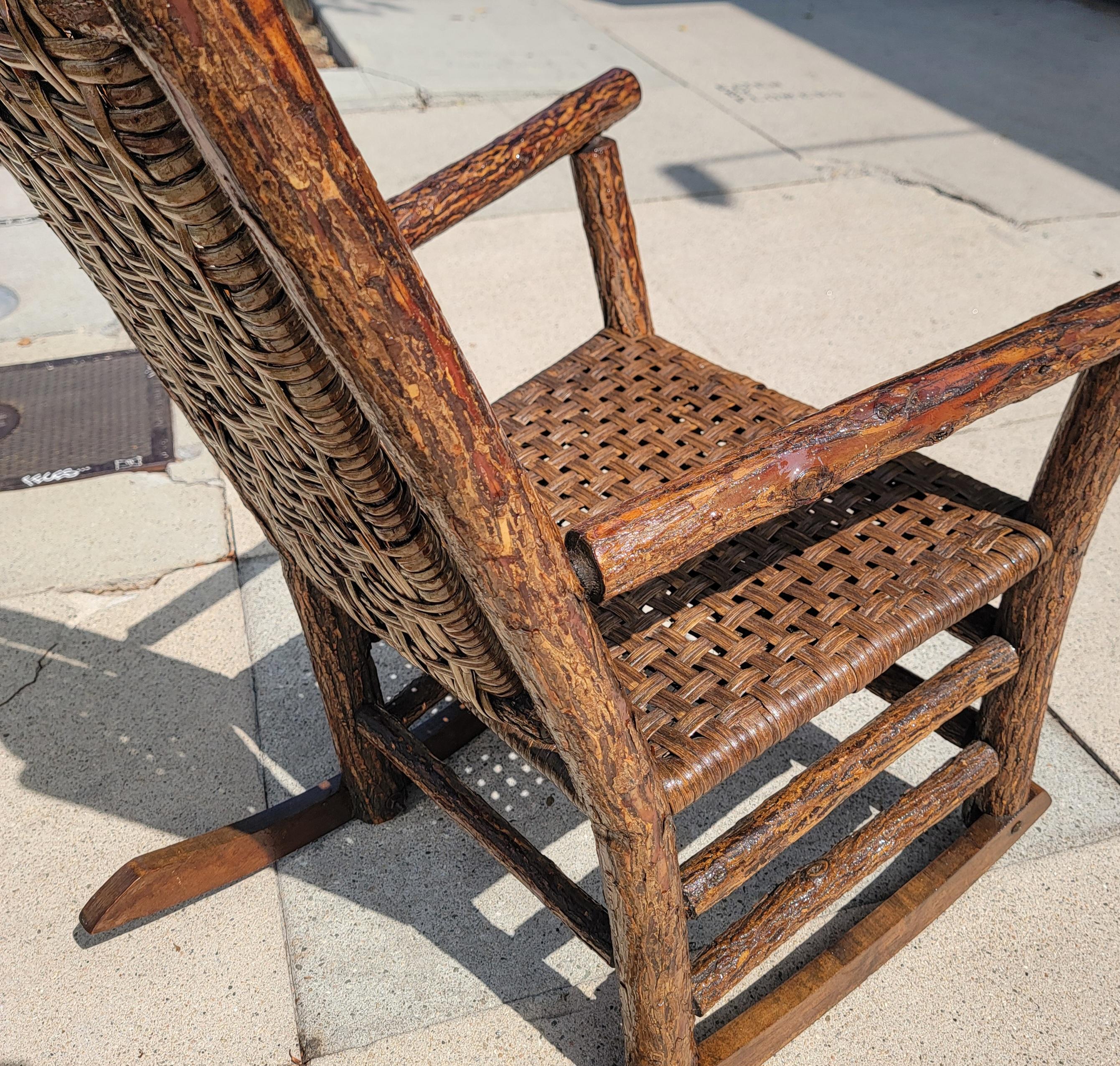 Signed Old Hickory Rocking Chair en Bueno estado para la venta en Los Angeles, CA