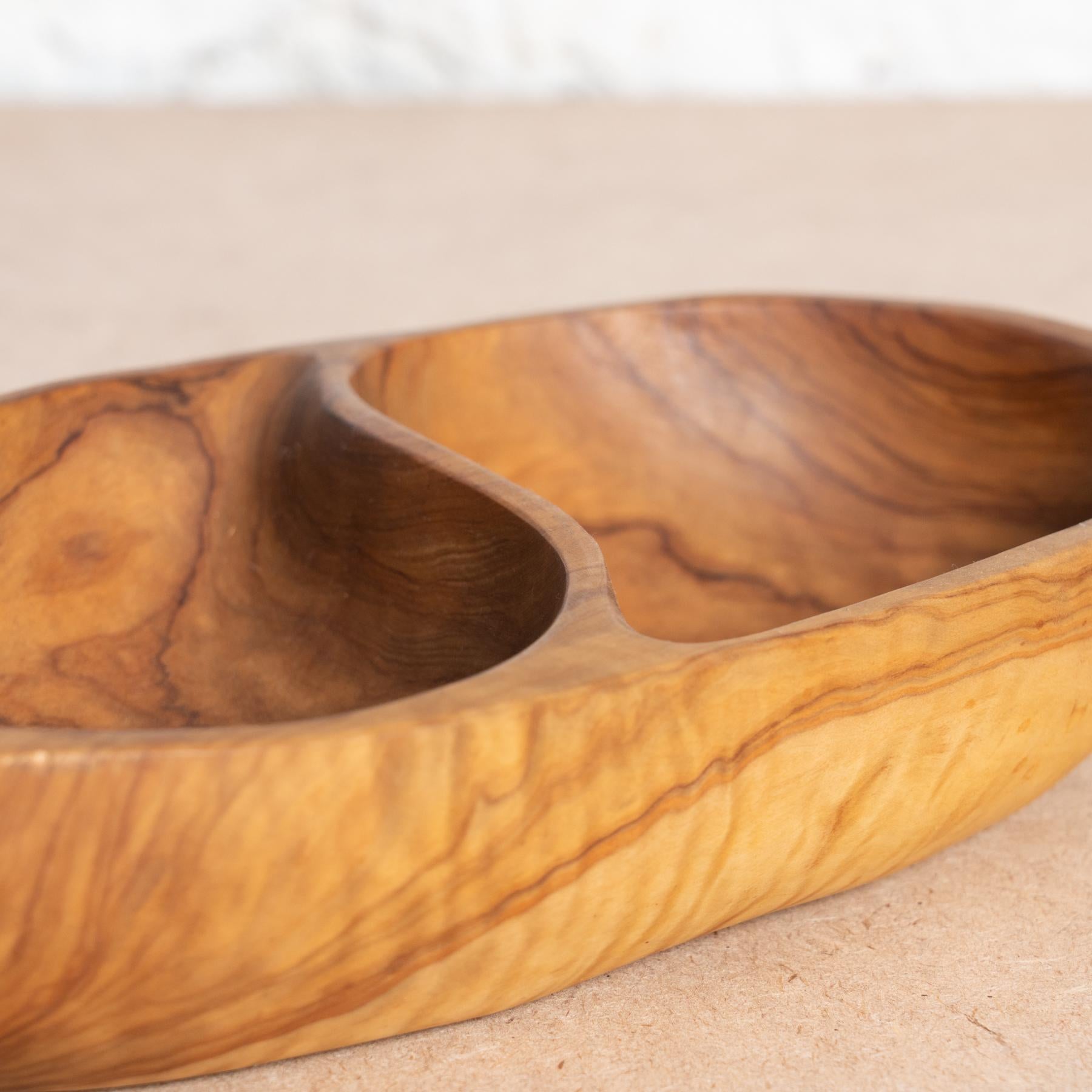 Signed Olive Wood Fine Bowl, circa 1950 In Good Condition For Sale In Barcelona, Barcelona