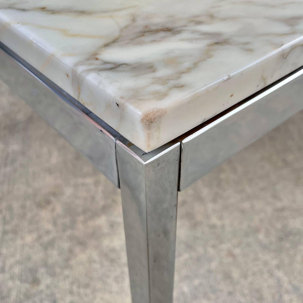 Chrome Table basse moderne du milieu du siècle dernier en marbre de Carrare signée par Knoll en vente