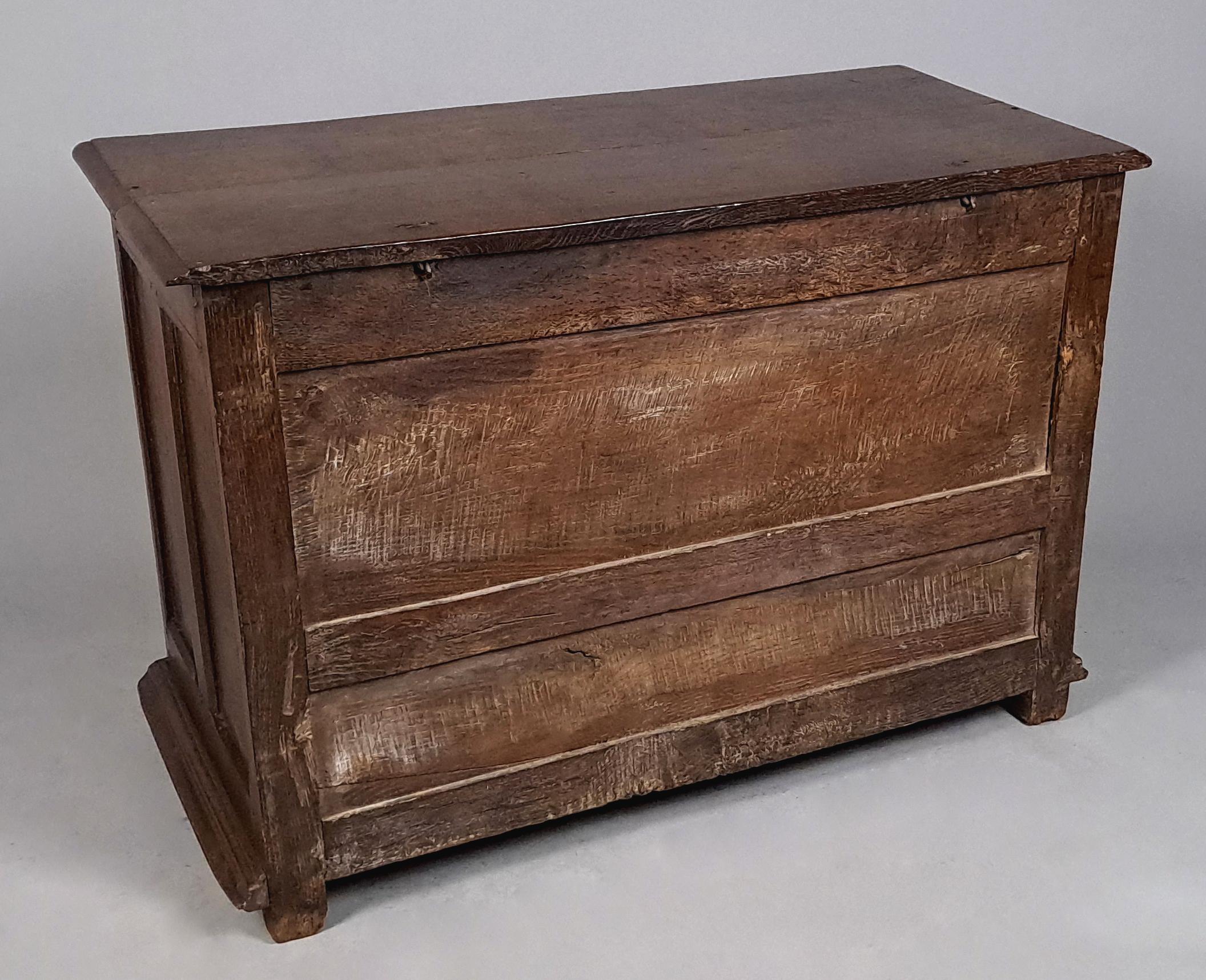 Signed Original Period Charles II Oak Mule Chest c. 1665 in vendita 5