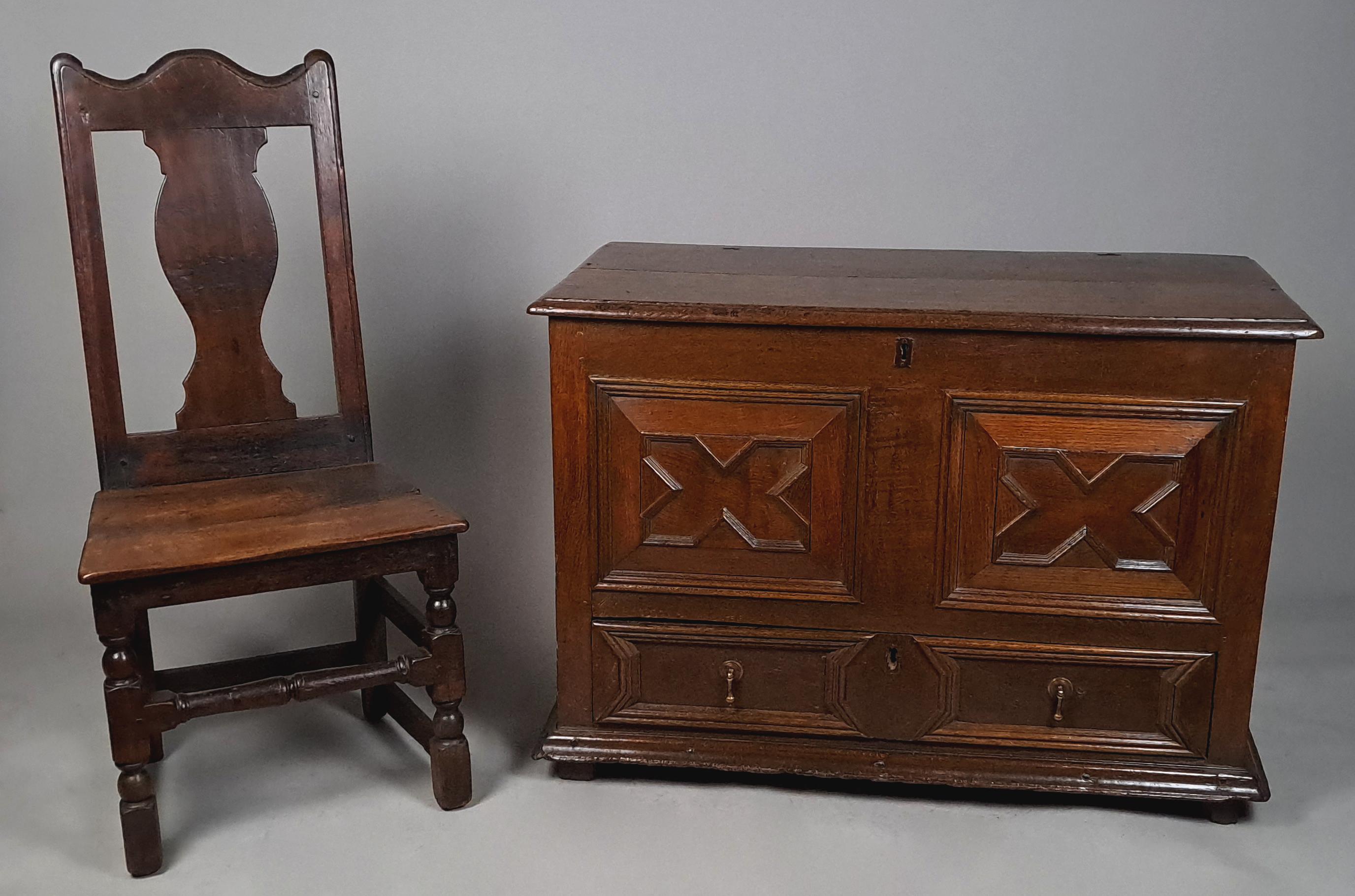 A particularly original and beautiful solid oak English mule chest made by hand in c.1665 and with a fantastic colour and very rich deep natural patina.

Retaining its original split ring hinges and original timbers and peg joints throughout. 
 