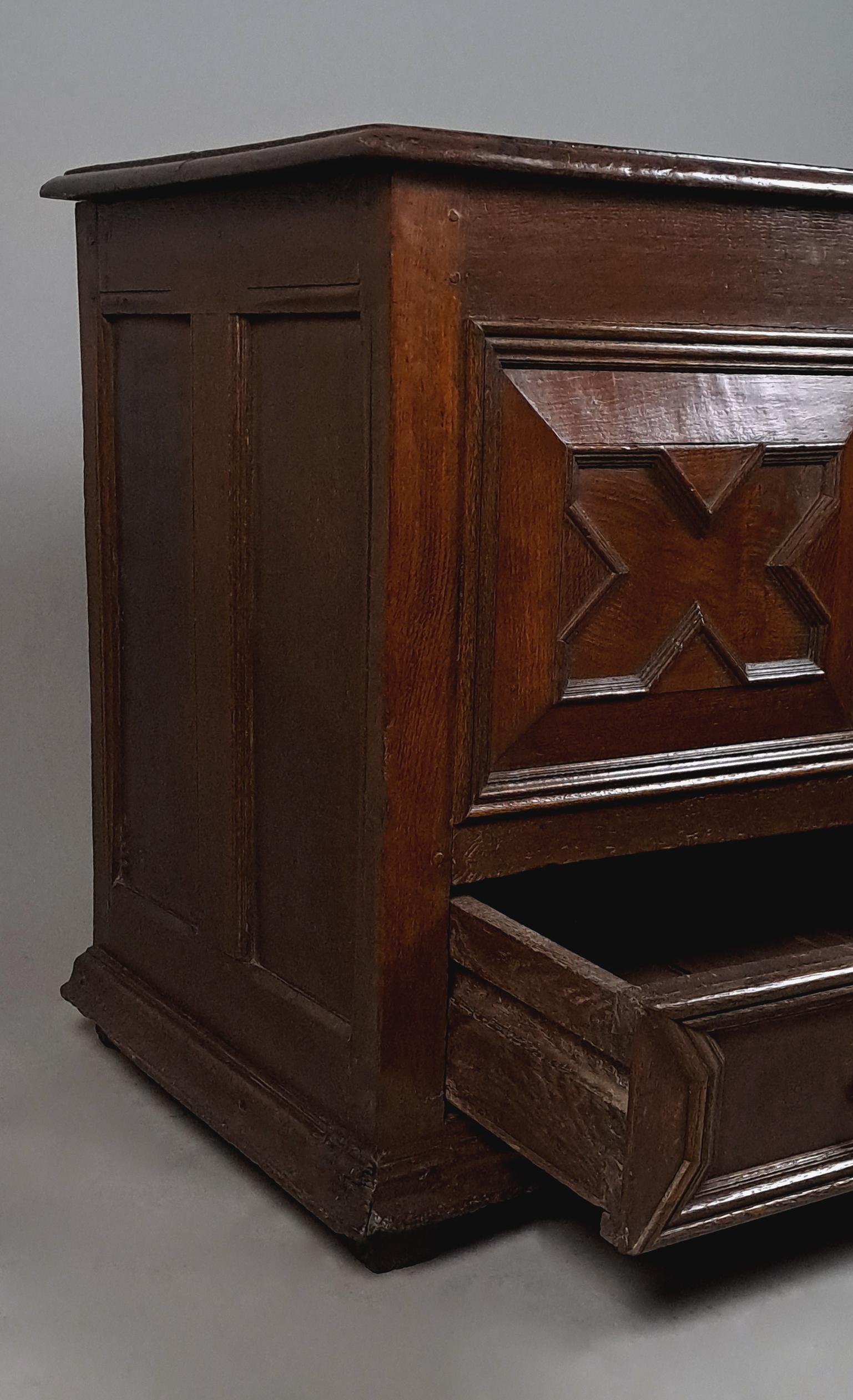 Quercia Signed Original Period Charles II Oak Mule Chest c. 1665 in vendita