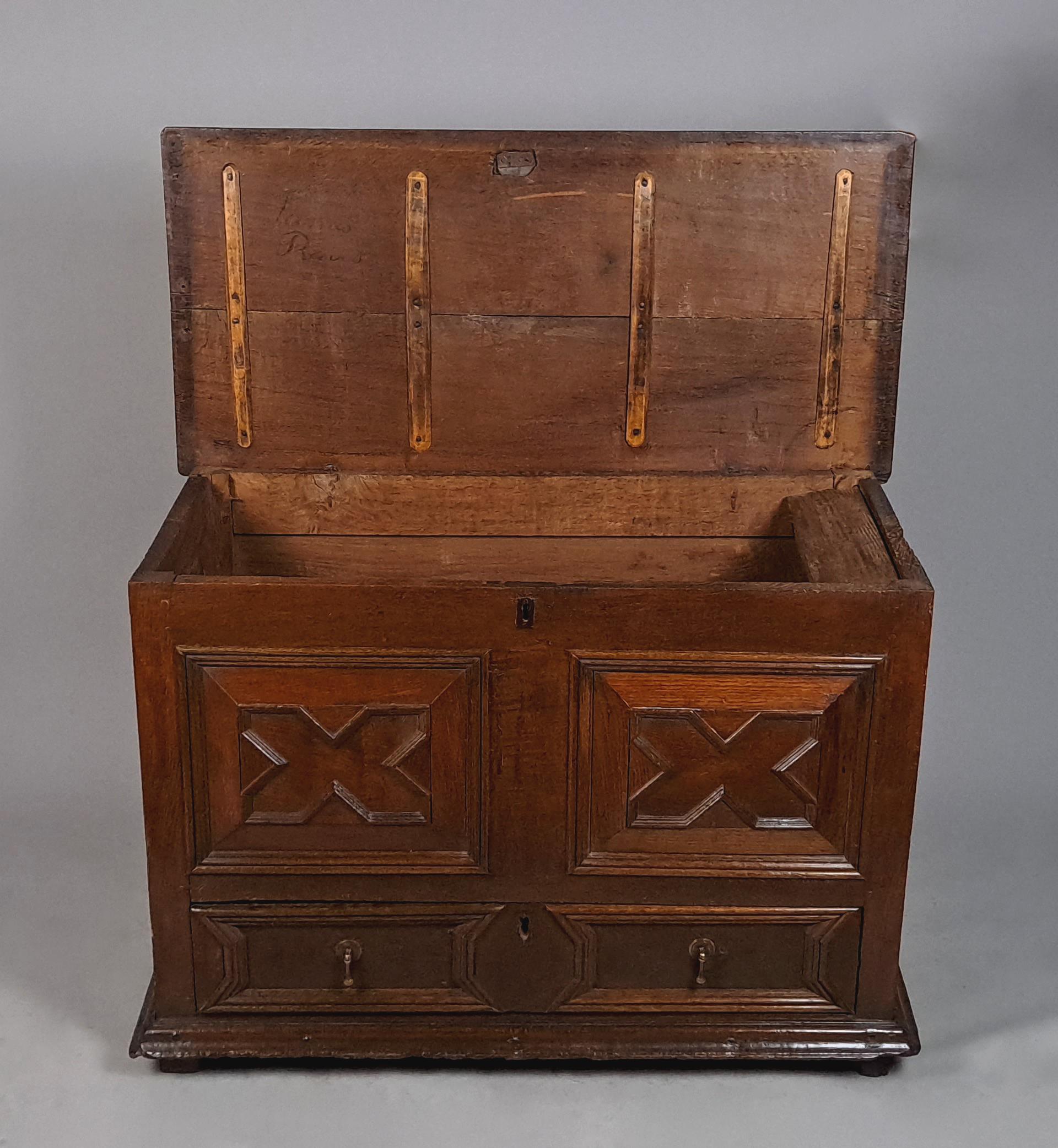 Signed Original Period Charles II Oak Mule Chest c. 1665 in vendita 2
