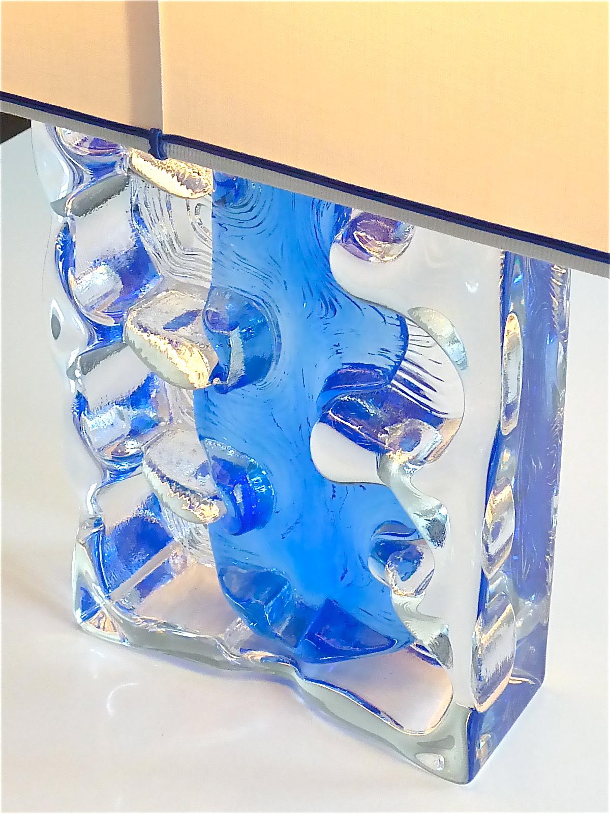 Signierte Daum-Skulpturen-Tischlampen aus blauem Klarkristallglas, Frankreich 1970er Jahre (Kristall) im Angebot