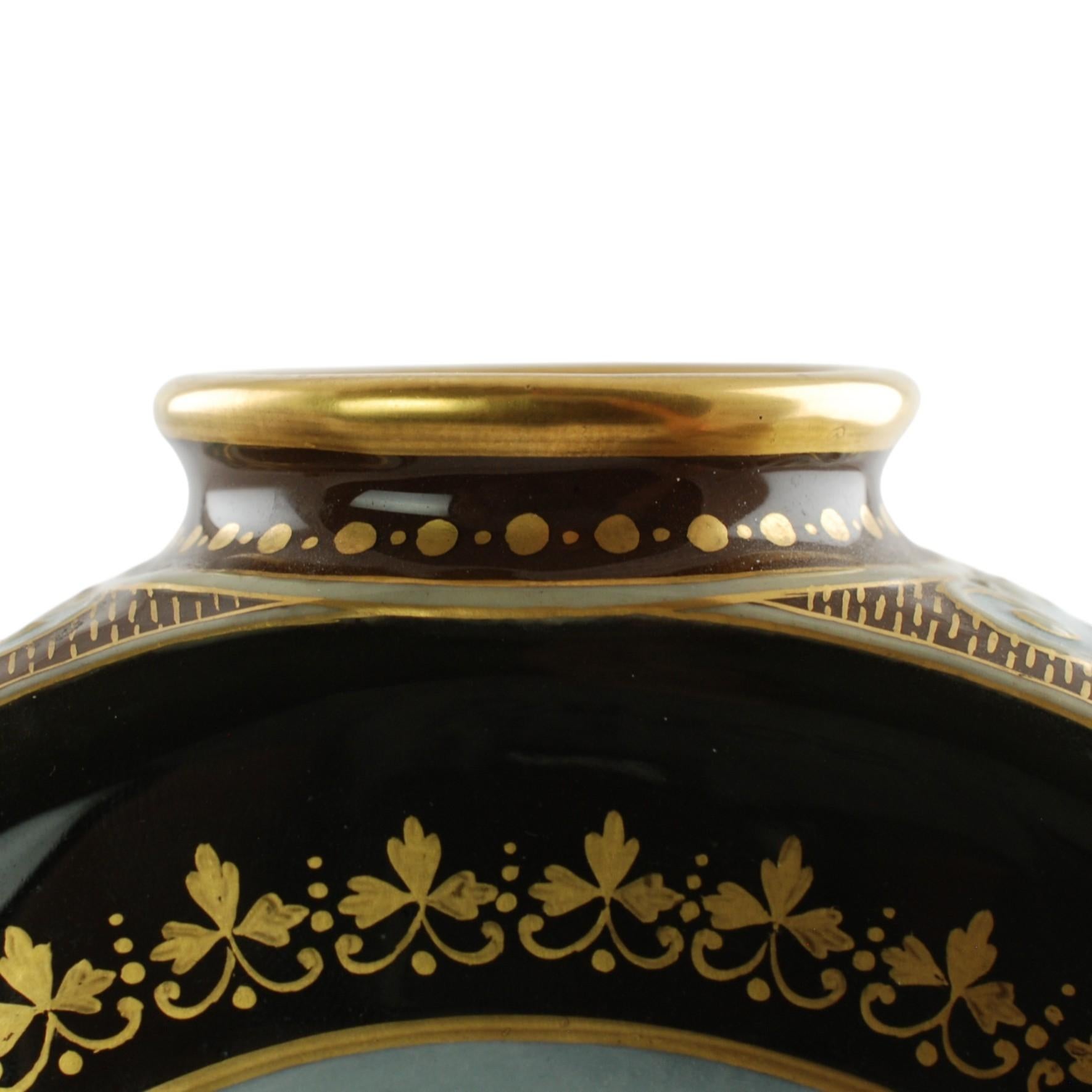 Paire de vases flaques de lune à pieds en cage Putti signés Mintons Pate-Sur-Pate en vente 2