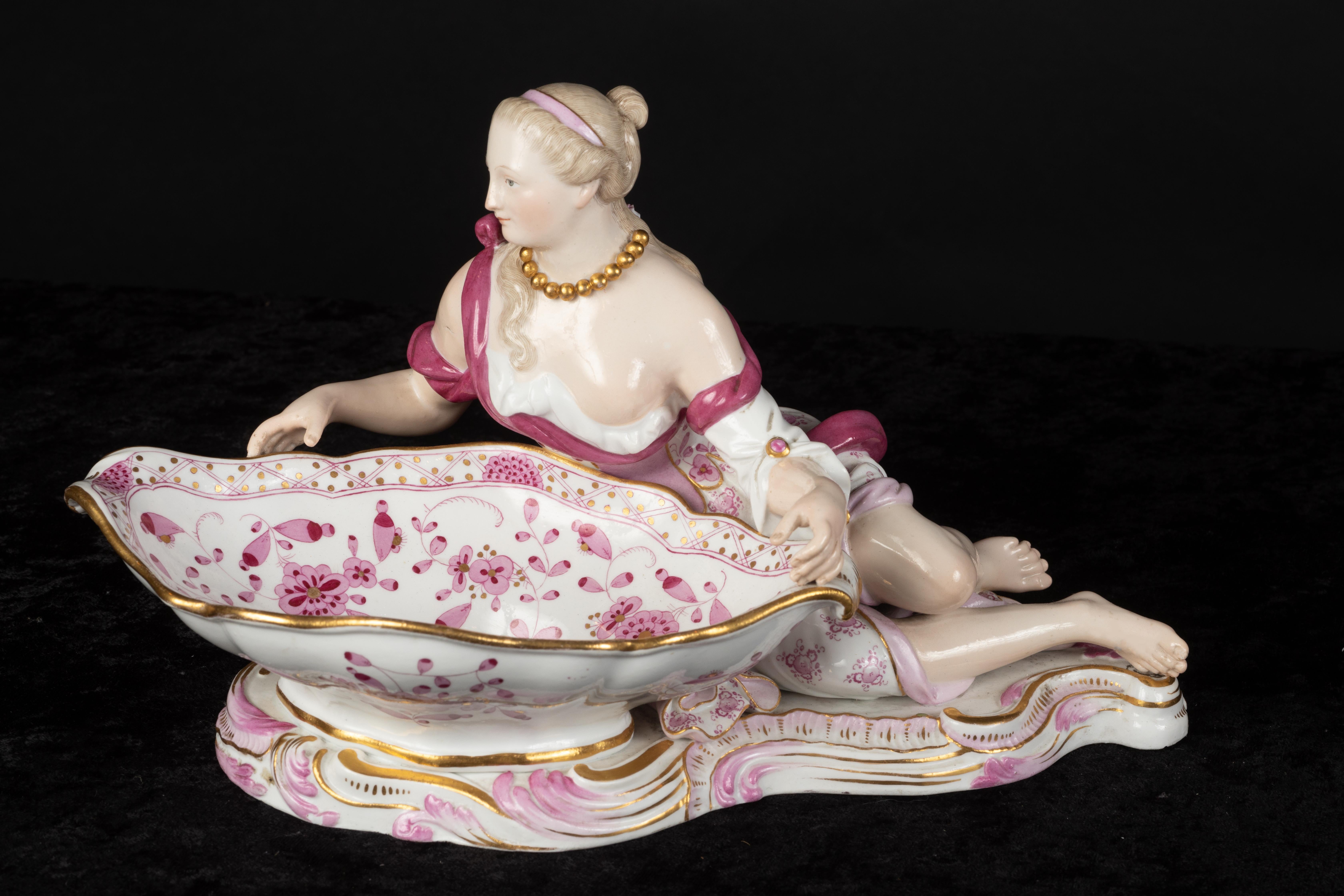 German Signed Pair of 19th Century Meissen Sweet Meat Dishes For Sale