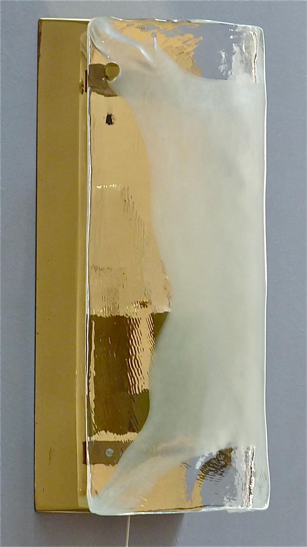 Paire de bijoux signés J.T. Appliques Kalmar en laiton doré et verre de Murano blanc, Autriche, années 1970 en vente 2