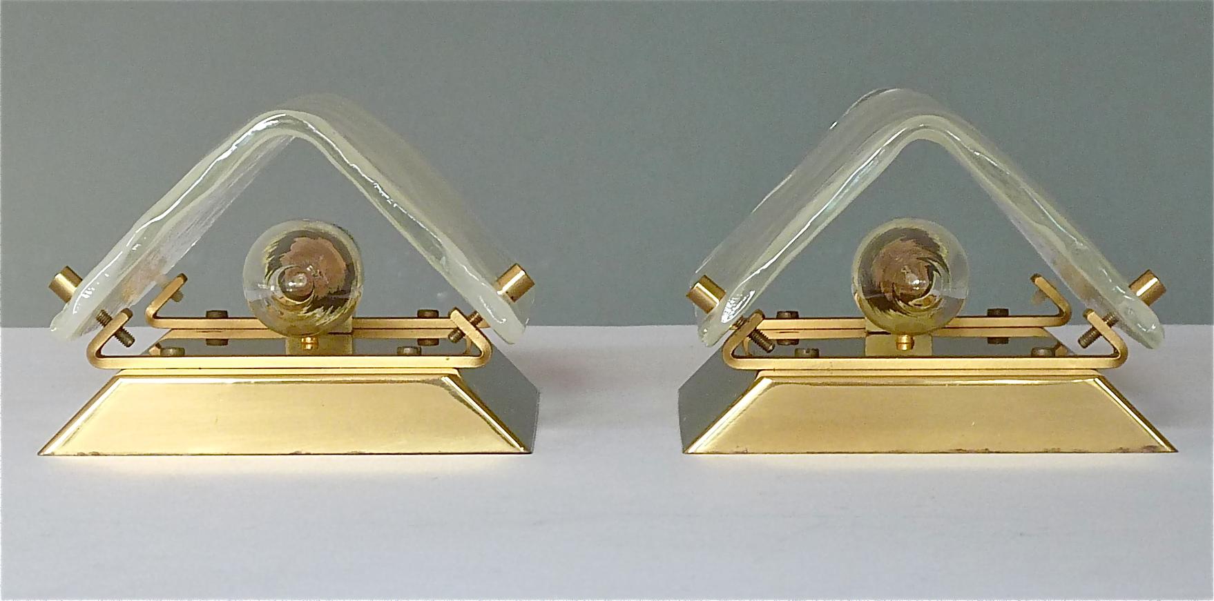 Paire de bijoux signés J.T. Appliques Kalmar en laiton doré et verre de Murano blanc, Autriche, années 1970 en vente 5