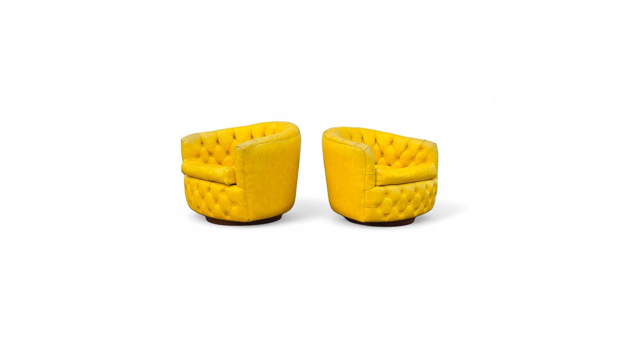 Signed Pair of Milo Baughman for Thayer Coggin, Tilt & Swivel Lounge Chairs In Good Condition For Sale In Middlesex, NJ