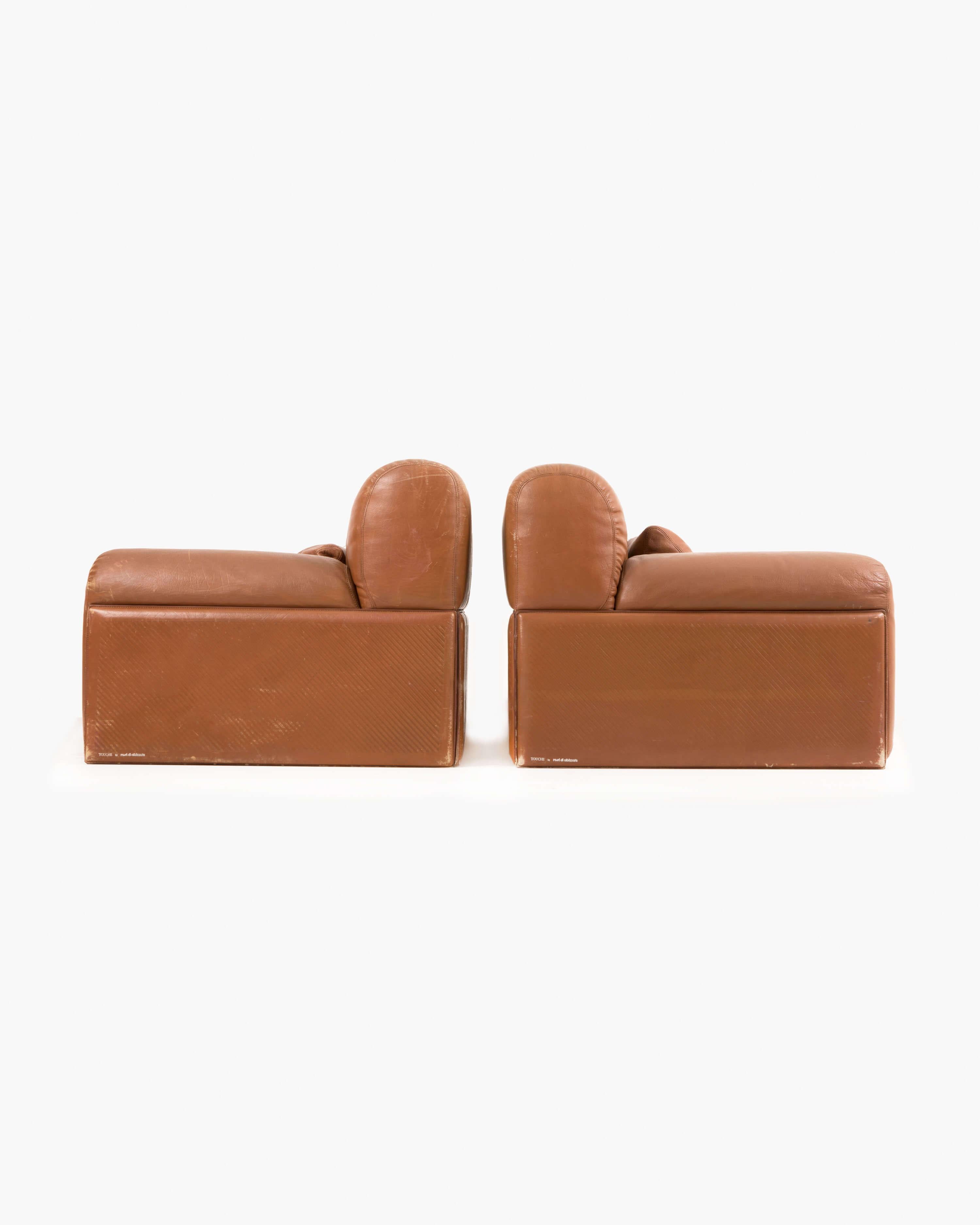 Italian Signed Pair of Touche Leather Armchairs by Rossi di Albizzate, circa 1970 For Sale