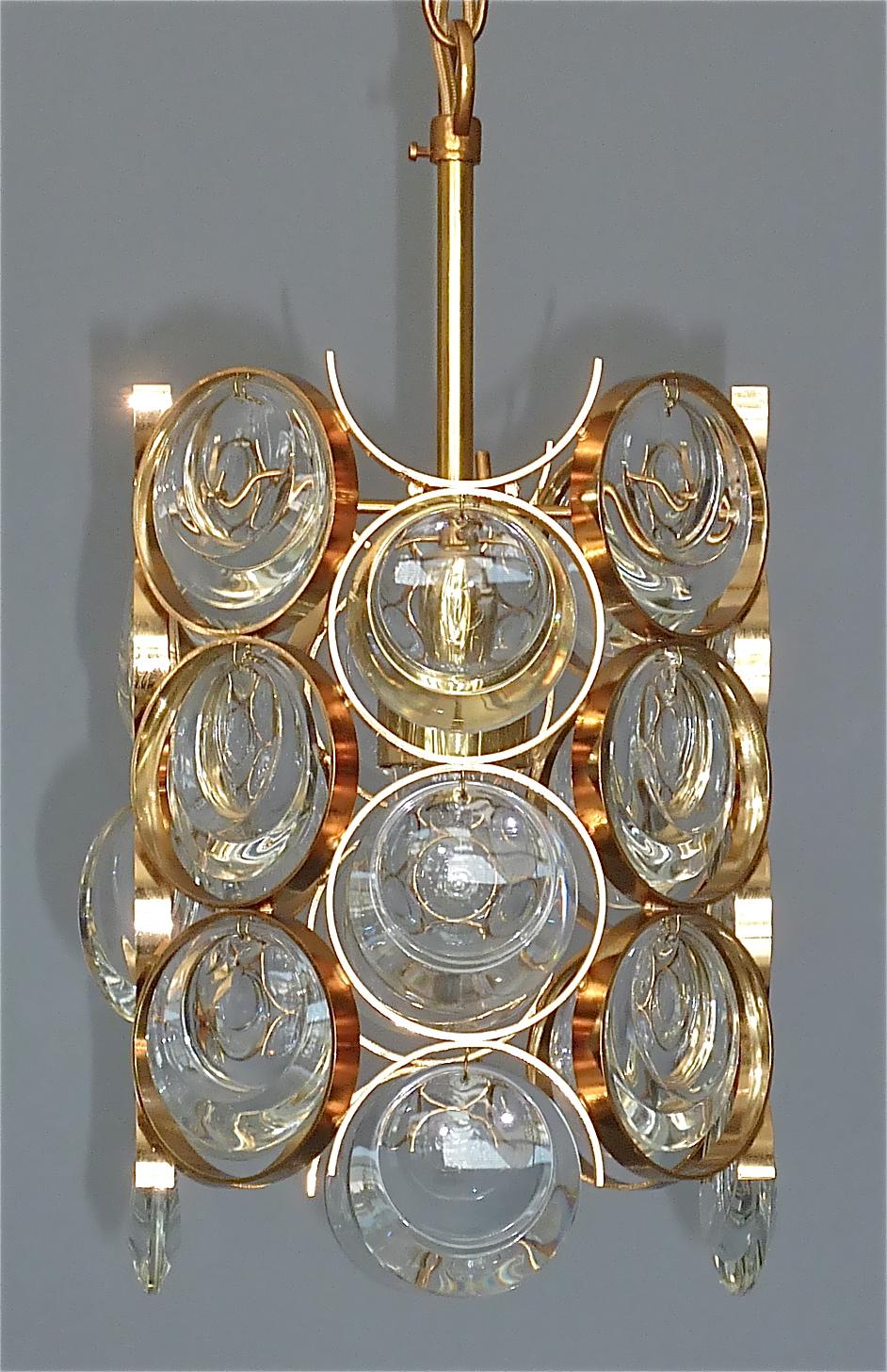 Signed Palwa Mid-Century Chandelier Gilt Brass Crystal Glass 1960 Op Art Pop Art In Good Condition For Sale In Nierstein am Rhein, DE