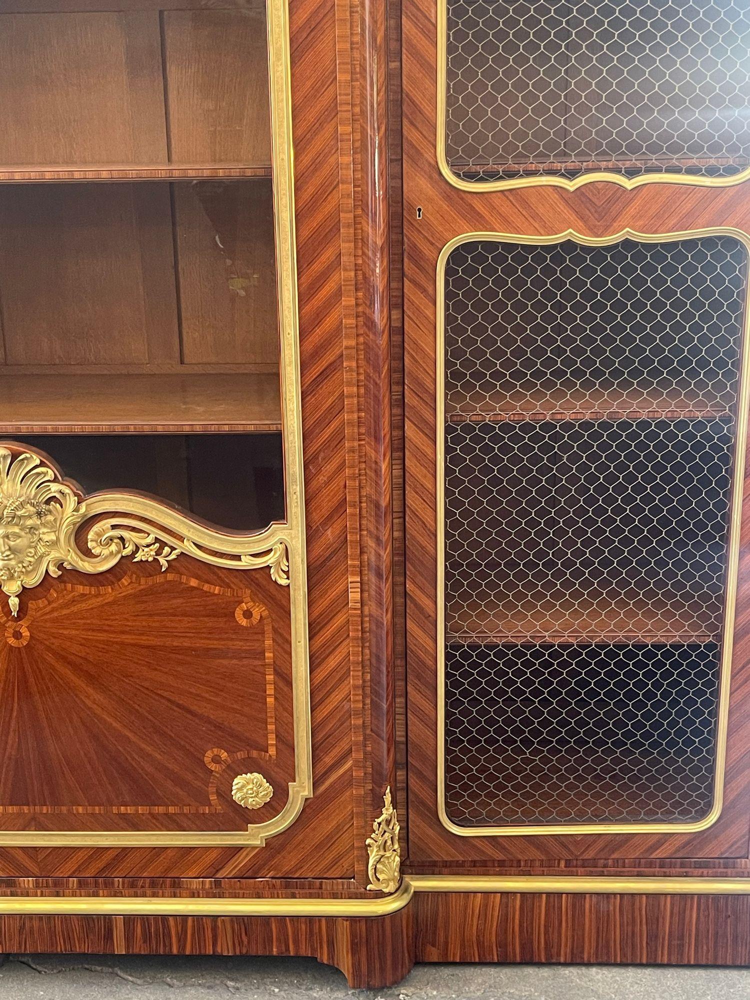 Cabinet / Vitrine a tre ante con montatura in bronzo, firmato Paul Sormani, Francia, XIX C. in vendita 3
