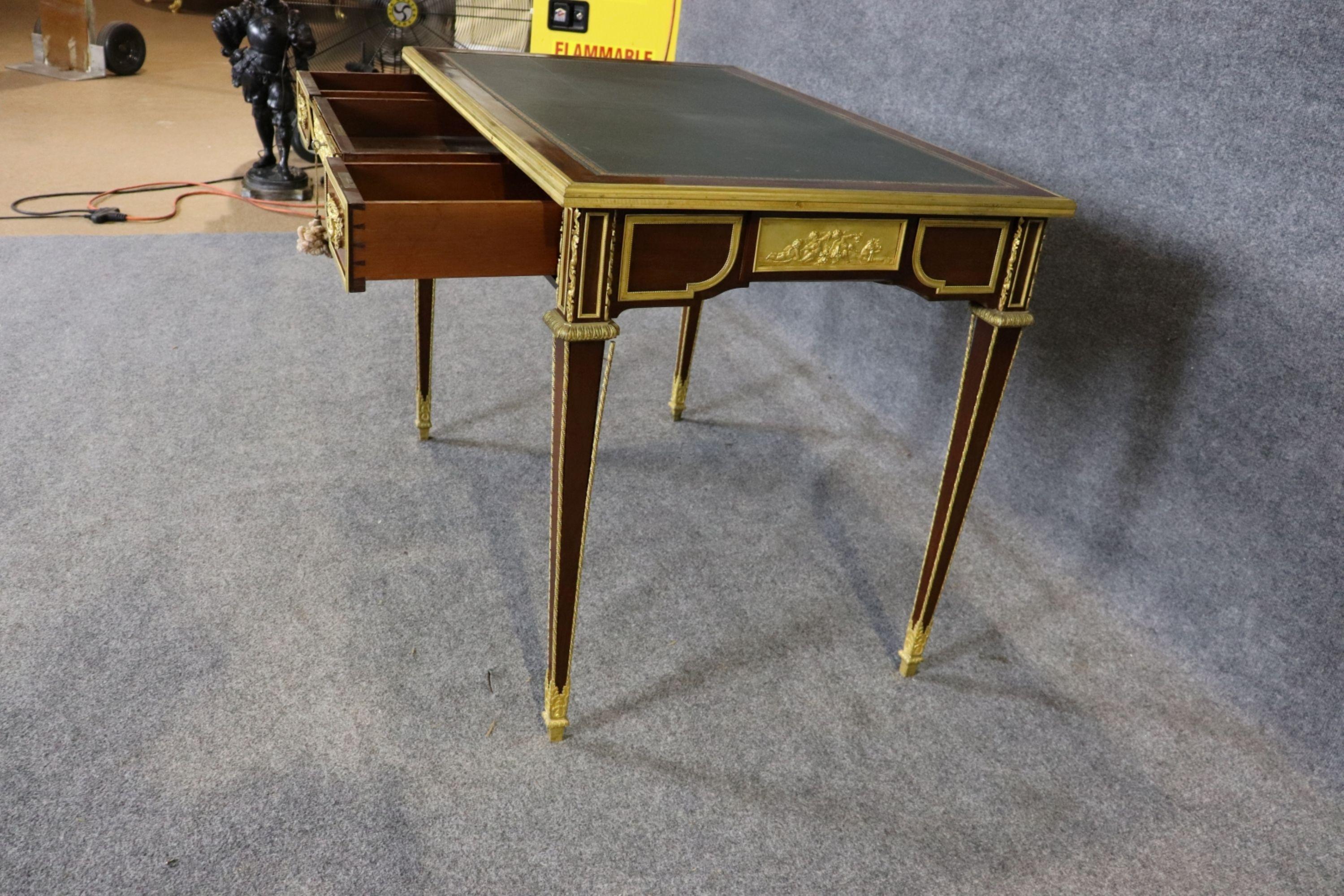 Signiert Paul Sormani Französisch Leder Top Bureau Plat Schreibtisch (Bronze) im Angebot