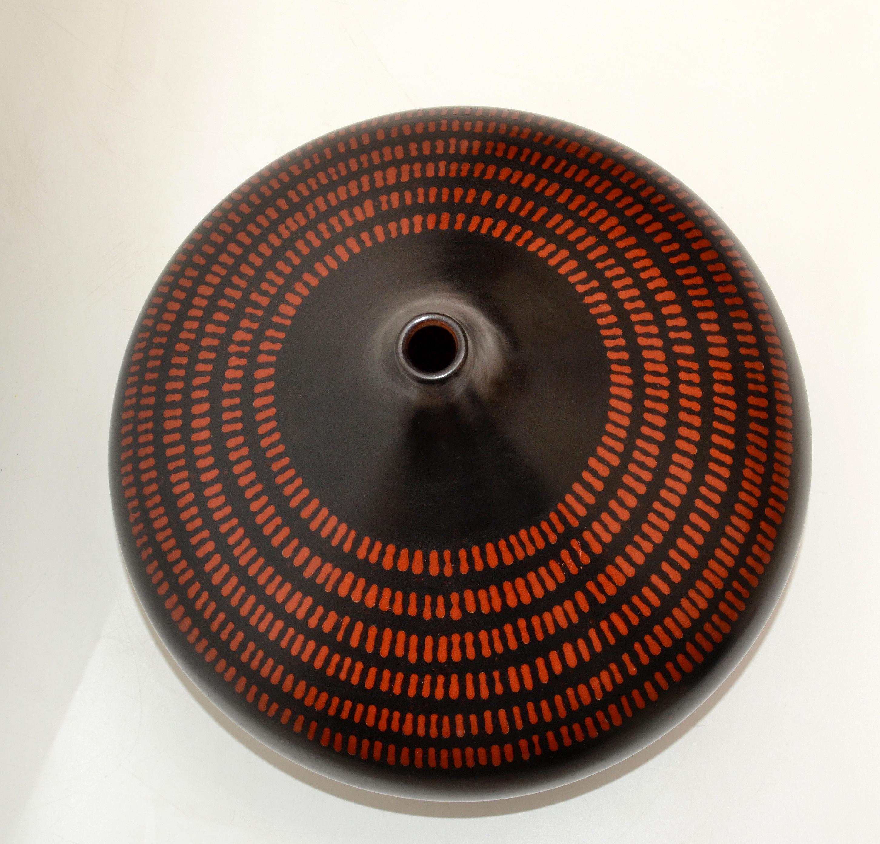 Signed Peruvian Urn Shape Studio Piece Black & Brown Ceramic Vase Pottery 1970 For Sale 2