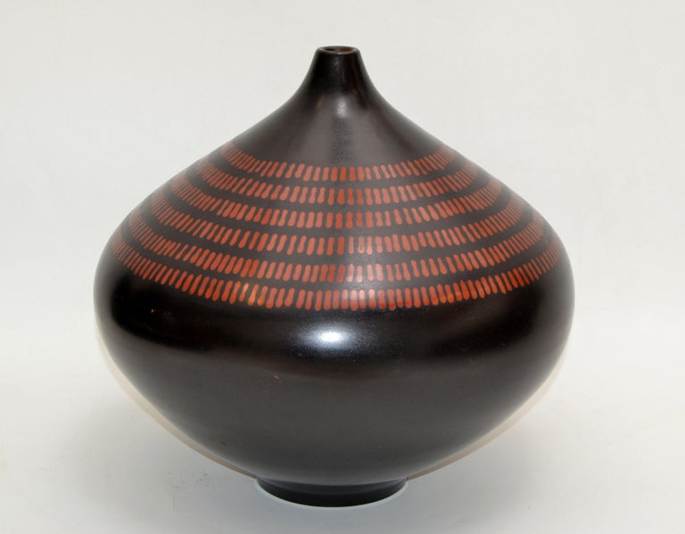 Signed Peruvian Urn Shape Studio Piece Black & Brown Ceramic Vase, Pottery For Sale 7