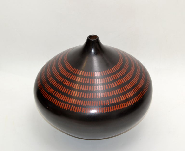 Mid-Century Modern black & brown hand painted ceramic urn shape vase pottery vessel.
Signed by the artist and marked at the base.
Simply lovely.