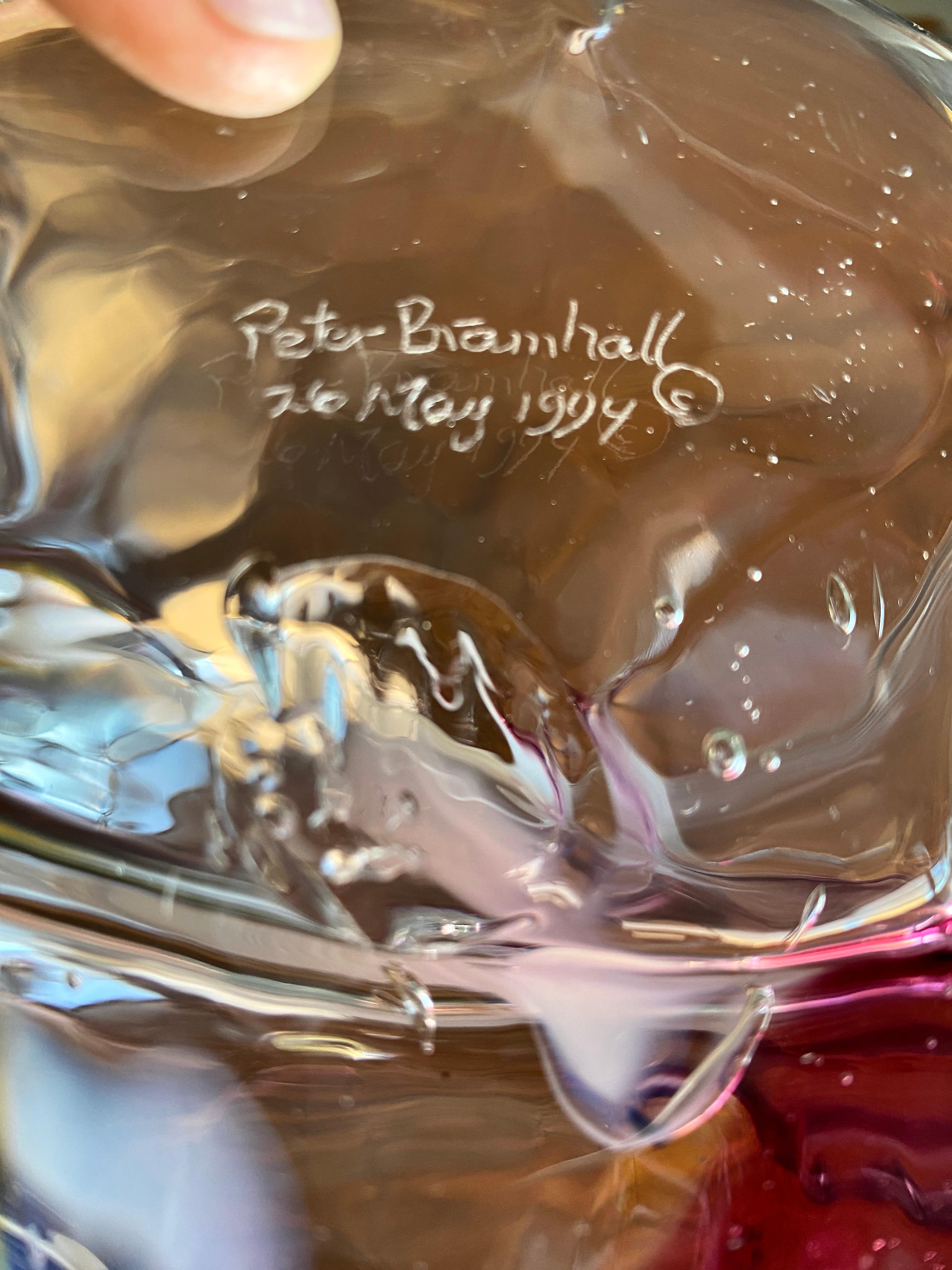 Orbe en verre d'art signé Peter Bramhall, États-Unis, années 1990 en vente 5