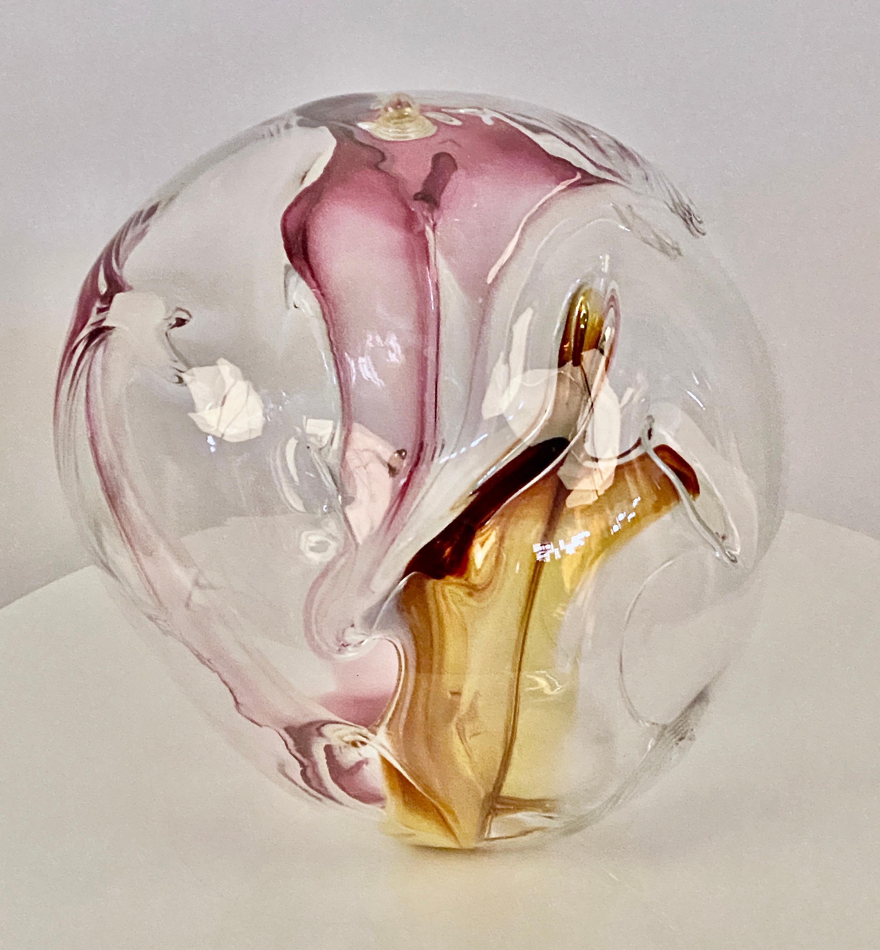 Moderne Orbe en verre d'art signé Peter Bramhall, États-Unis, années 1990 en vente