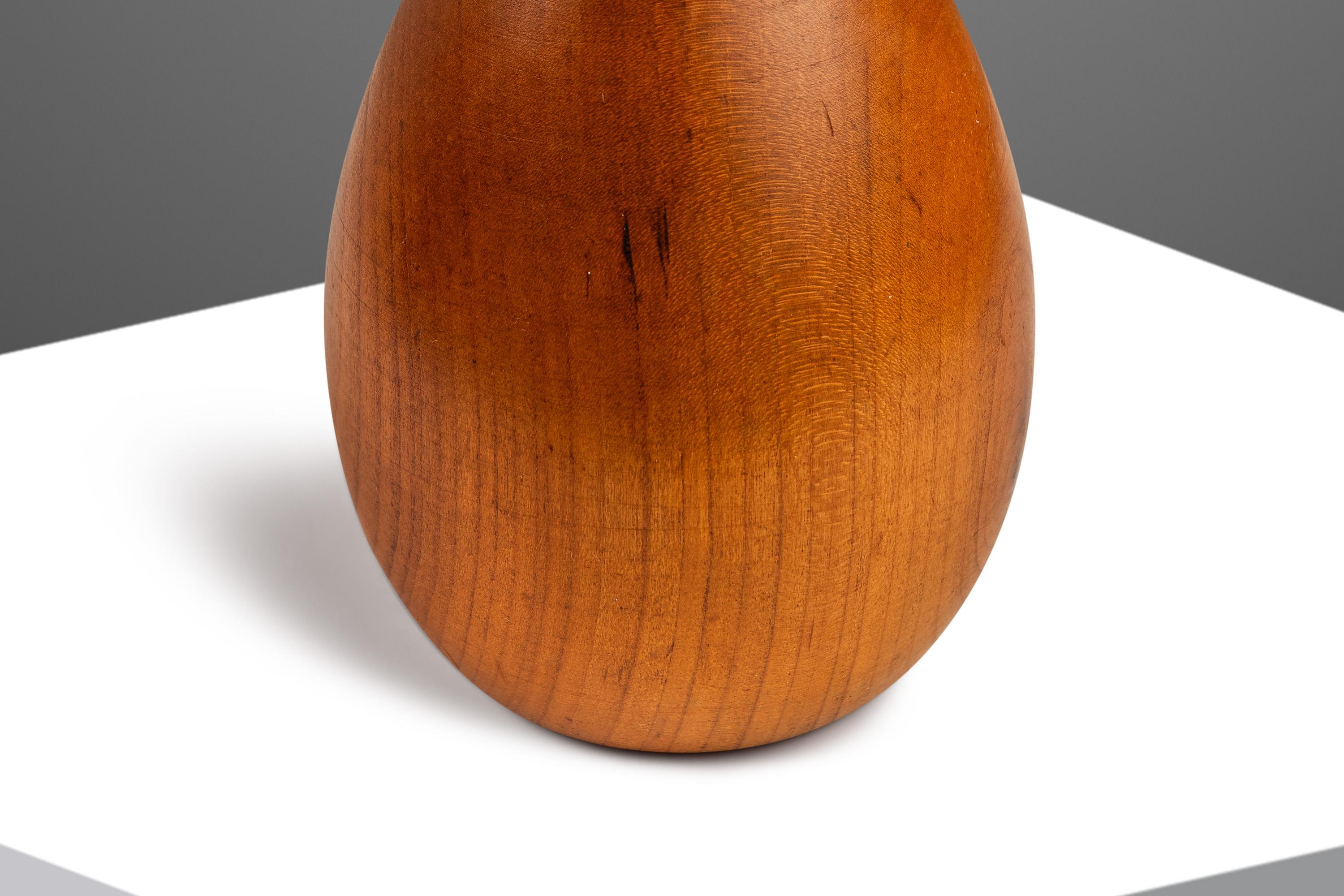 Signed Petite Wood-Turned Vase in solid Walnut by George Biersdorf, USA, c. 1979 For Sale 6