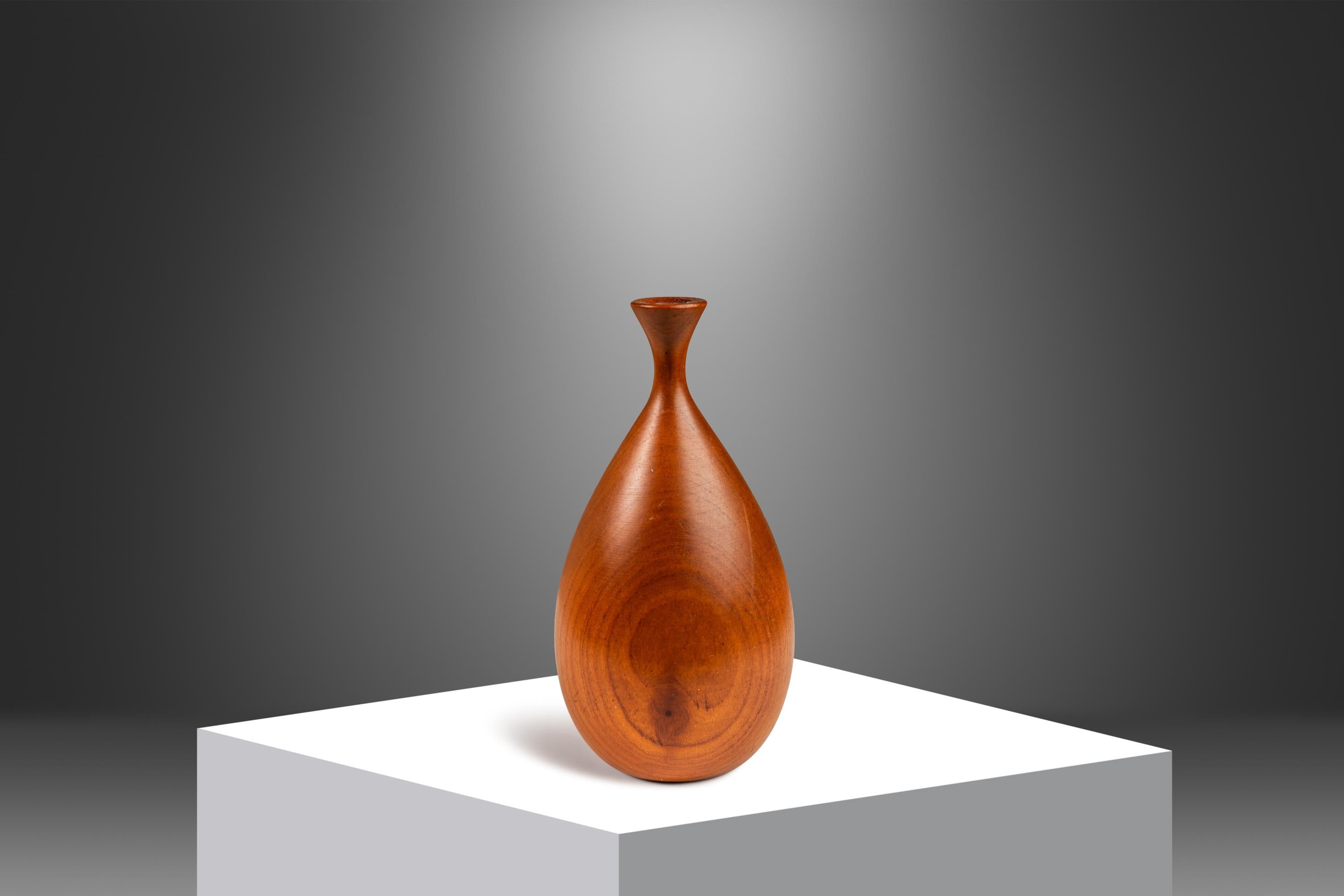 Mid-Century Modern Signed Petite Wood-Turned Vase in solid Walnut by George Biersdorf, USA, c. 1979 For Sale