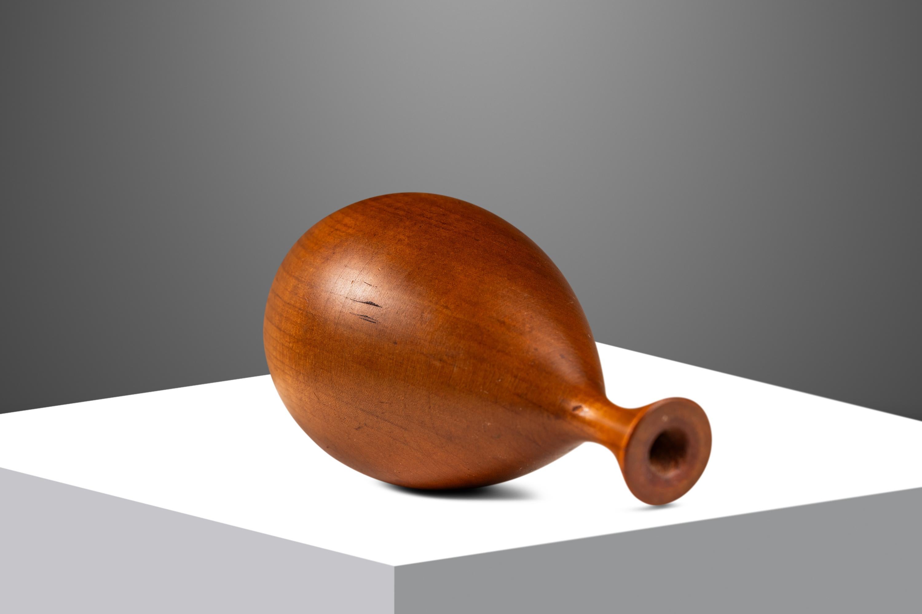 Late 20th Century Signed Petite Wood-Turned Vase in solid Walnut by George Biersdorf, USA, c. 1979 For Sale