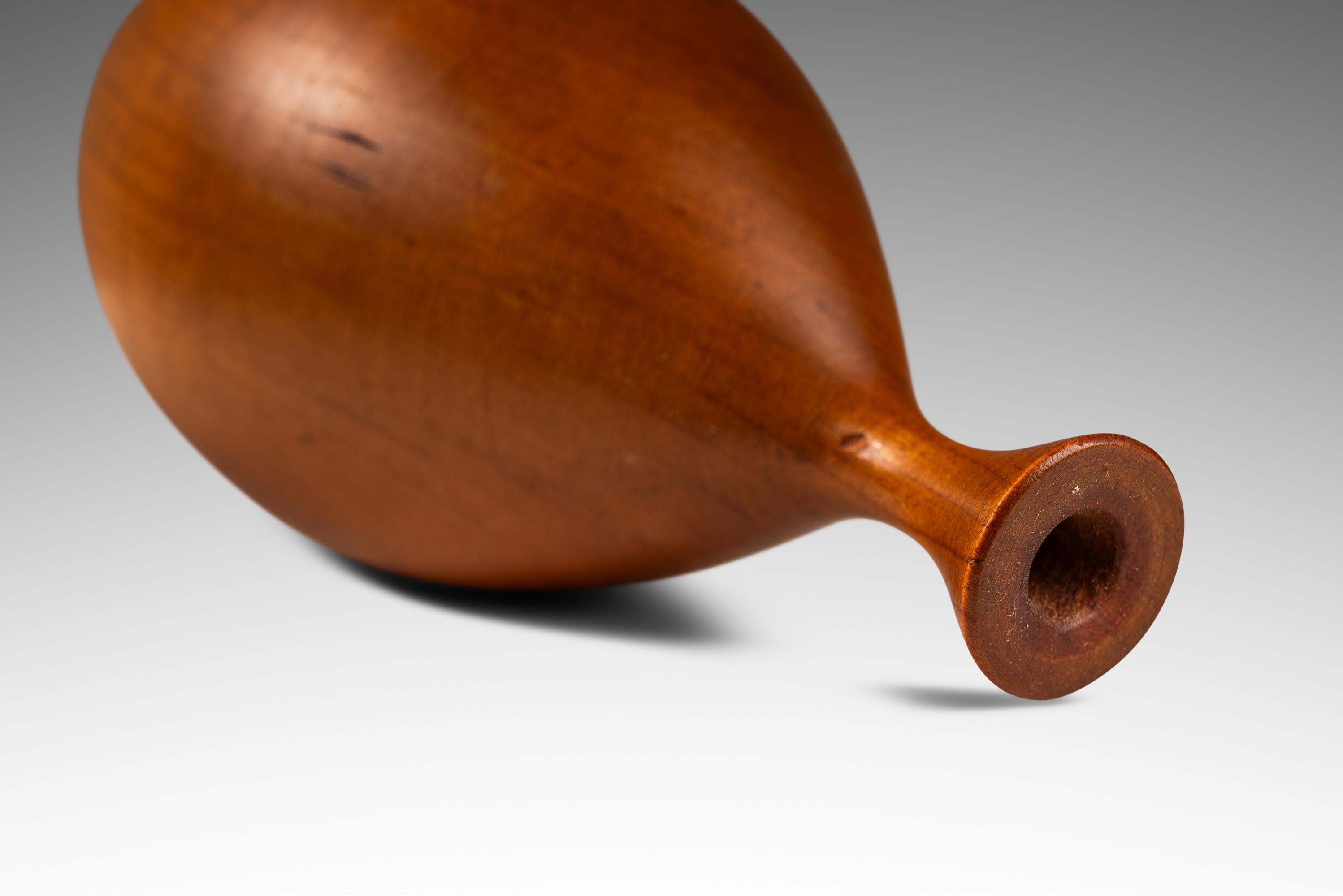 Signed Petite Wood-Turned Vase in solid Walnut by George Biersdorf, USA, c. 1979 For Sale 1